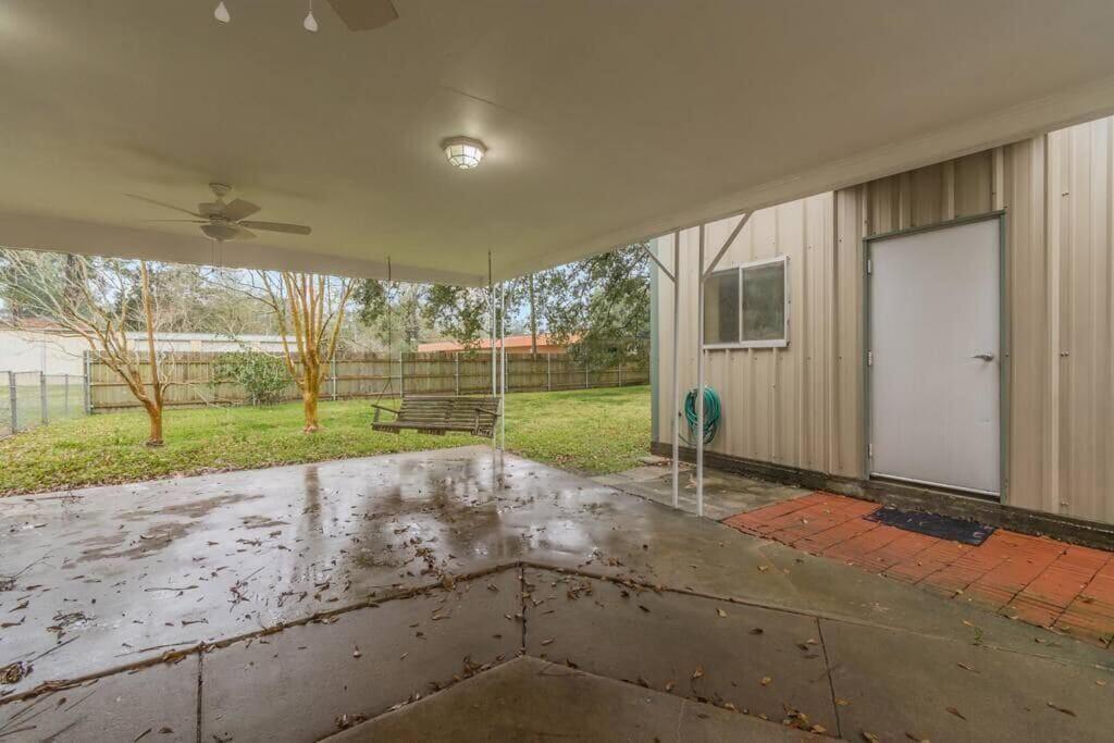 Ella's Vintage Cottage near Cajun field