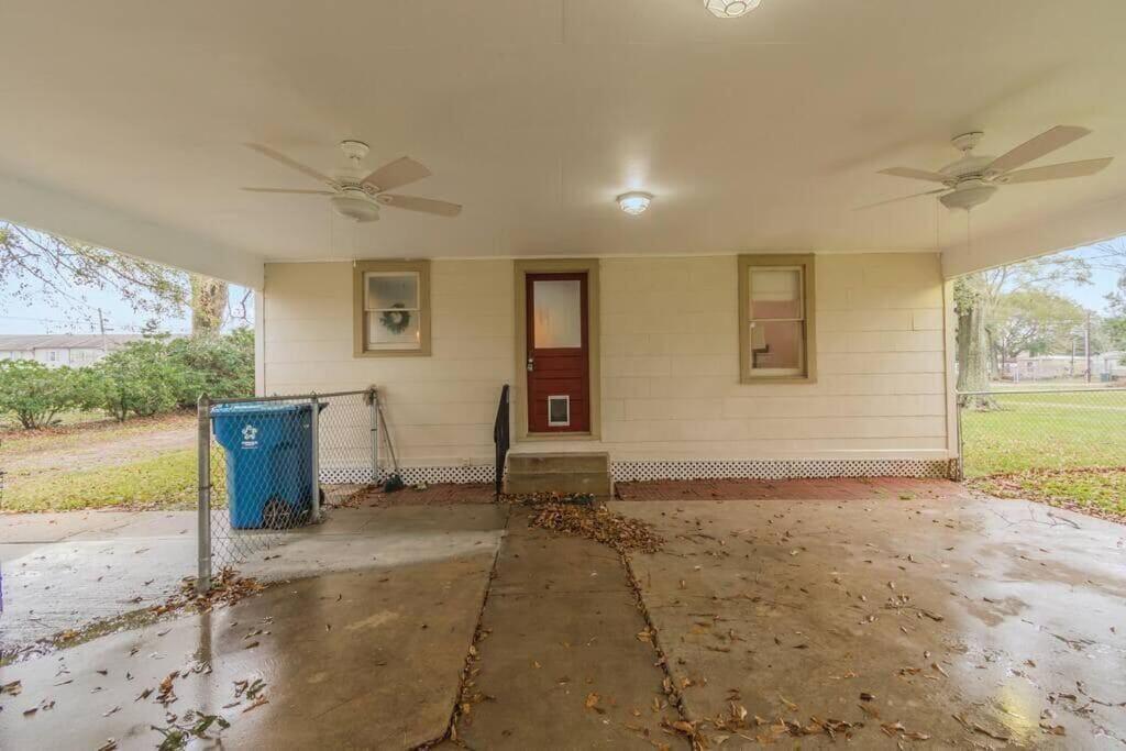 Ella's Vintage Cottage near Cajun field