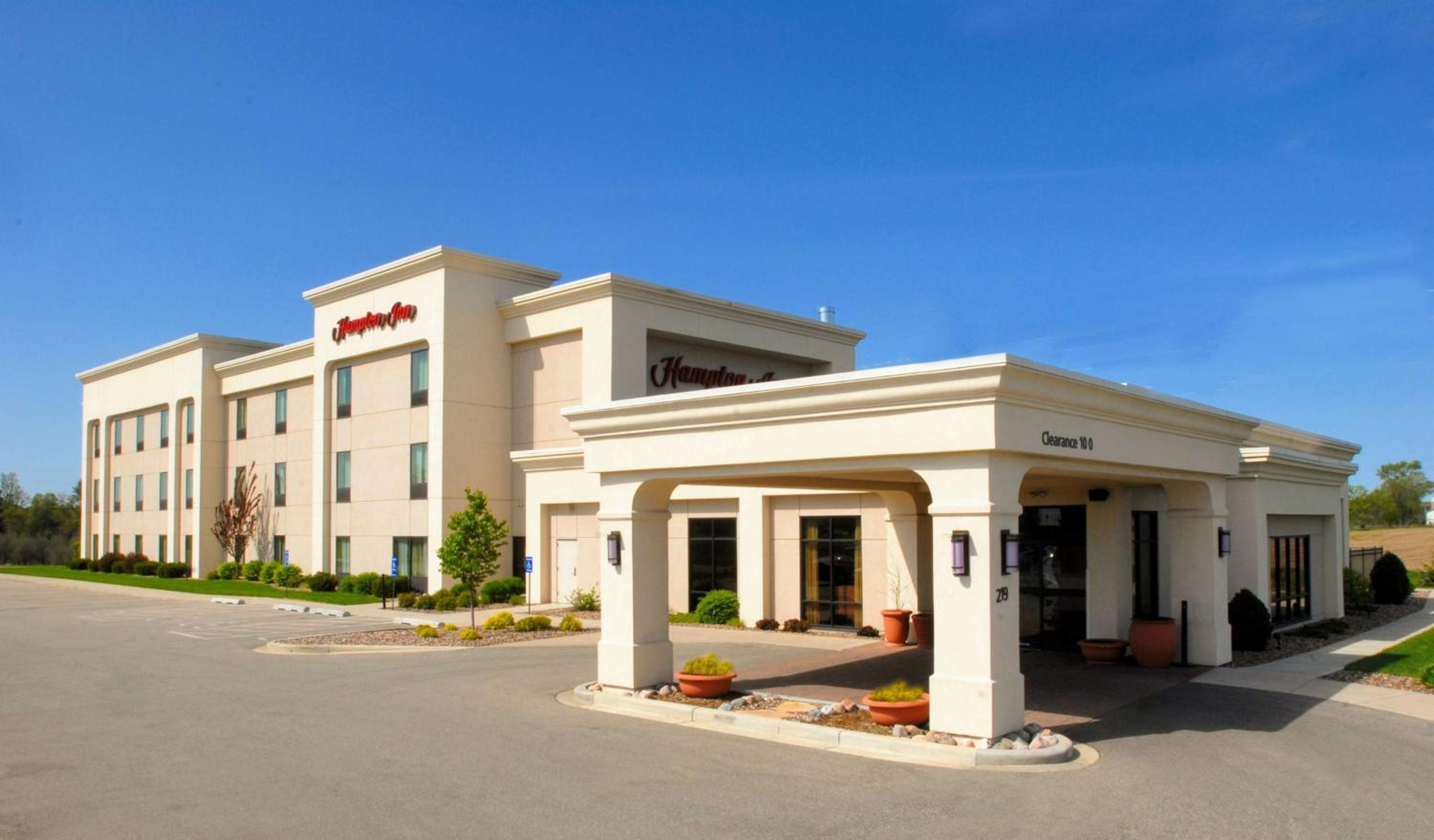 Tomah Vacations - Hampton Inn Tomah - Property Image 1