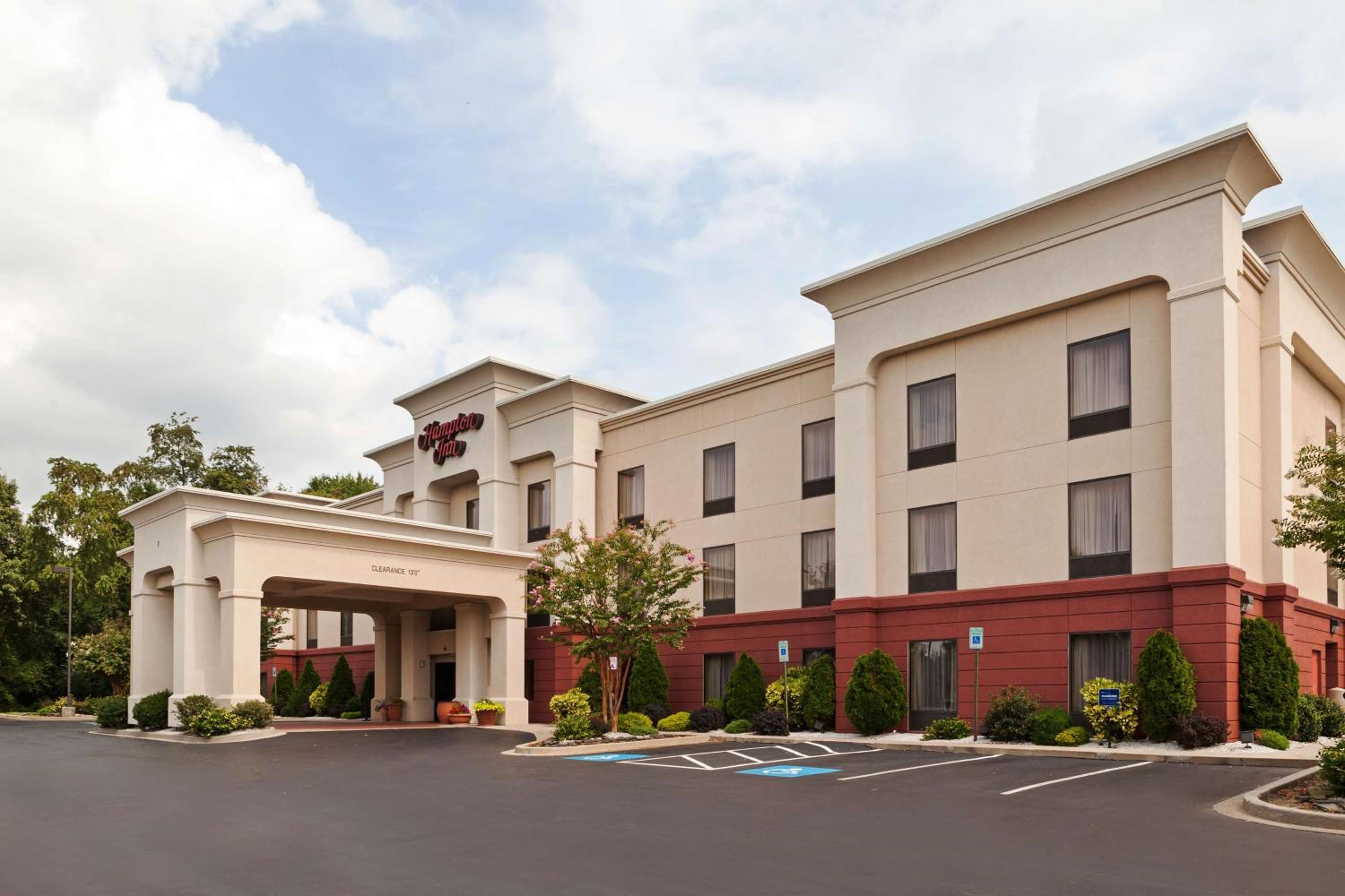 Hotel Hampton Inn Elkton - Image 1