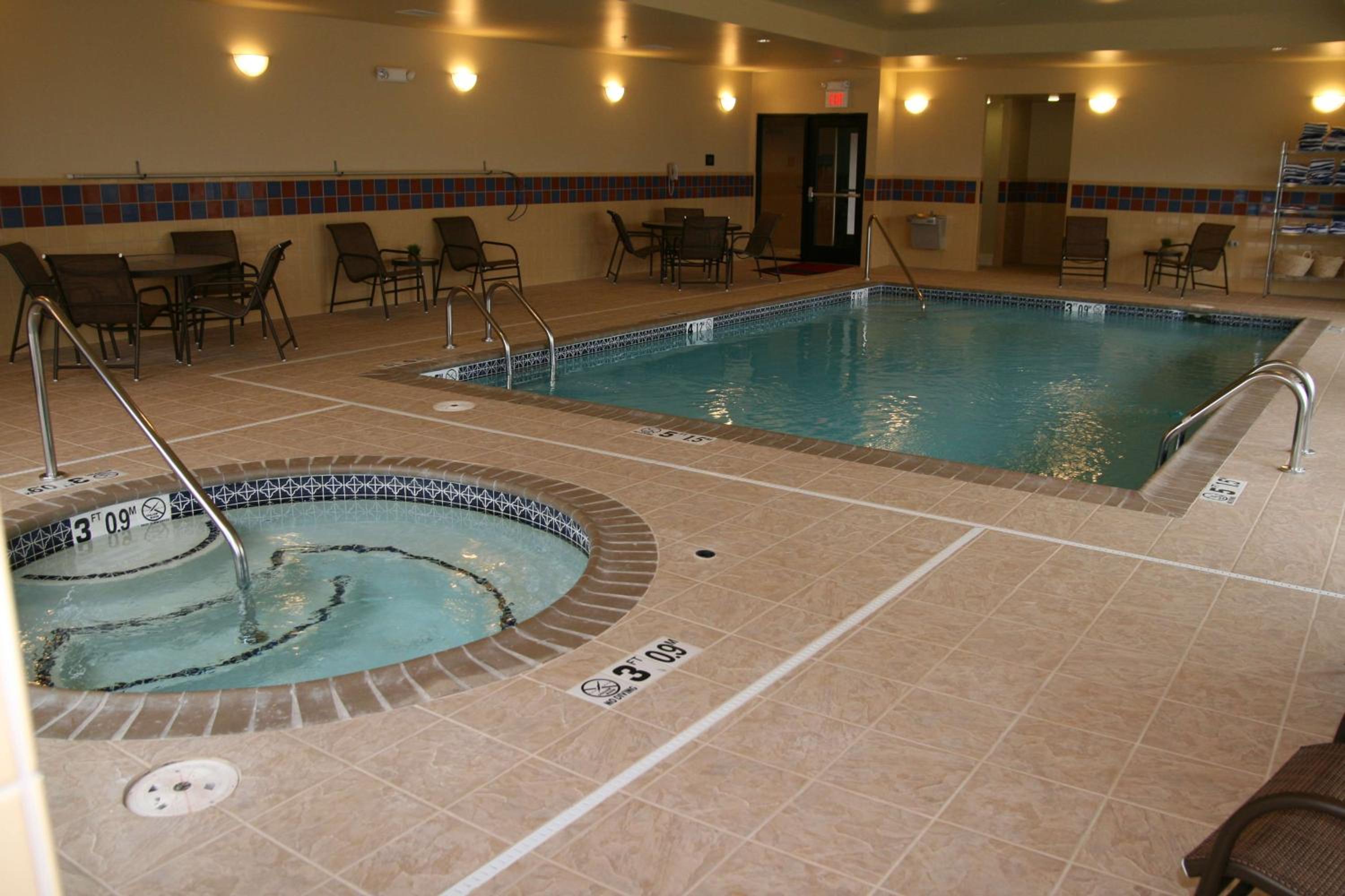 Mountain Home Vacations - Hampton Inn Mountain Home - Property Image 4
