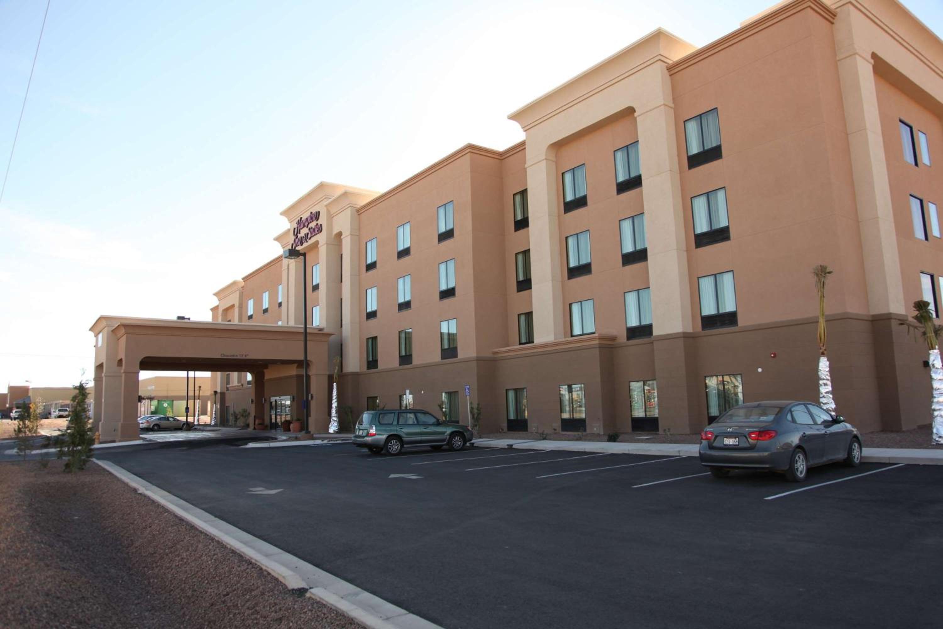 Carlsbad Vacations - Hampton Inn  Suites Carlsbad - Property Image 1