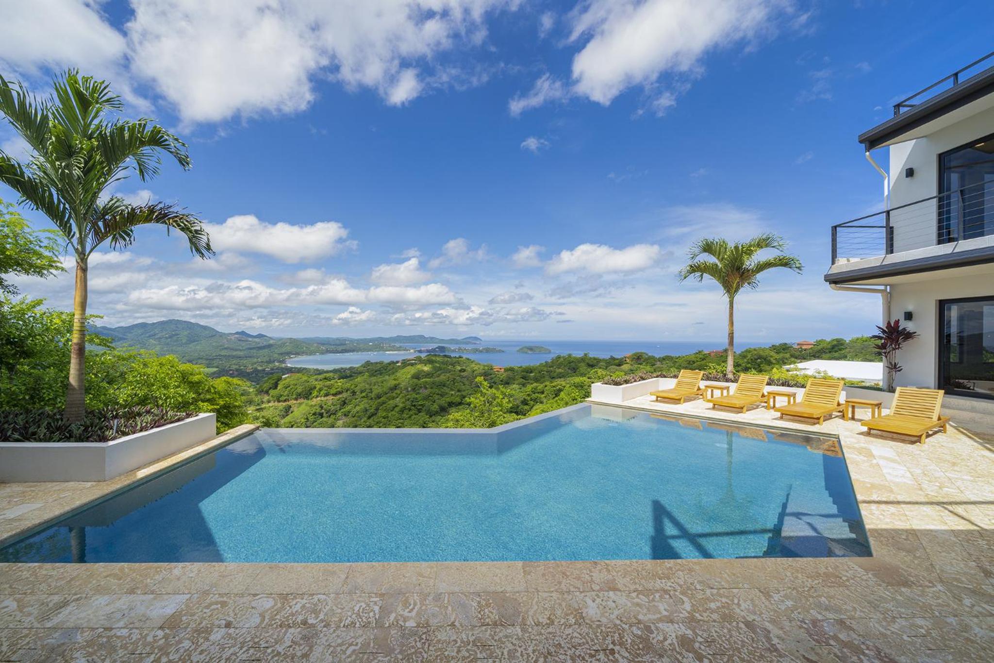 Villa Vista Pacifico - Serene Villa, Ocean View Pool, Rooftop Deck, 5 BR