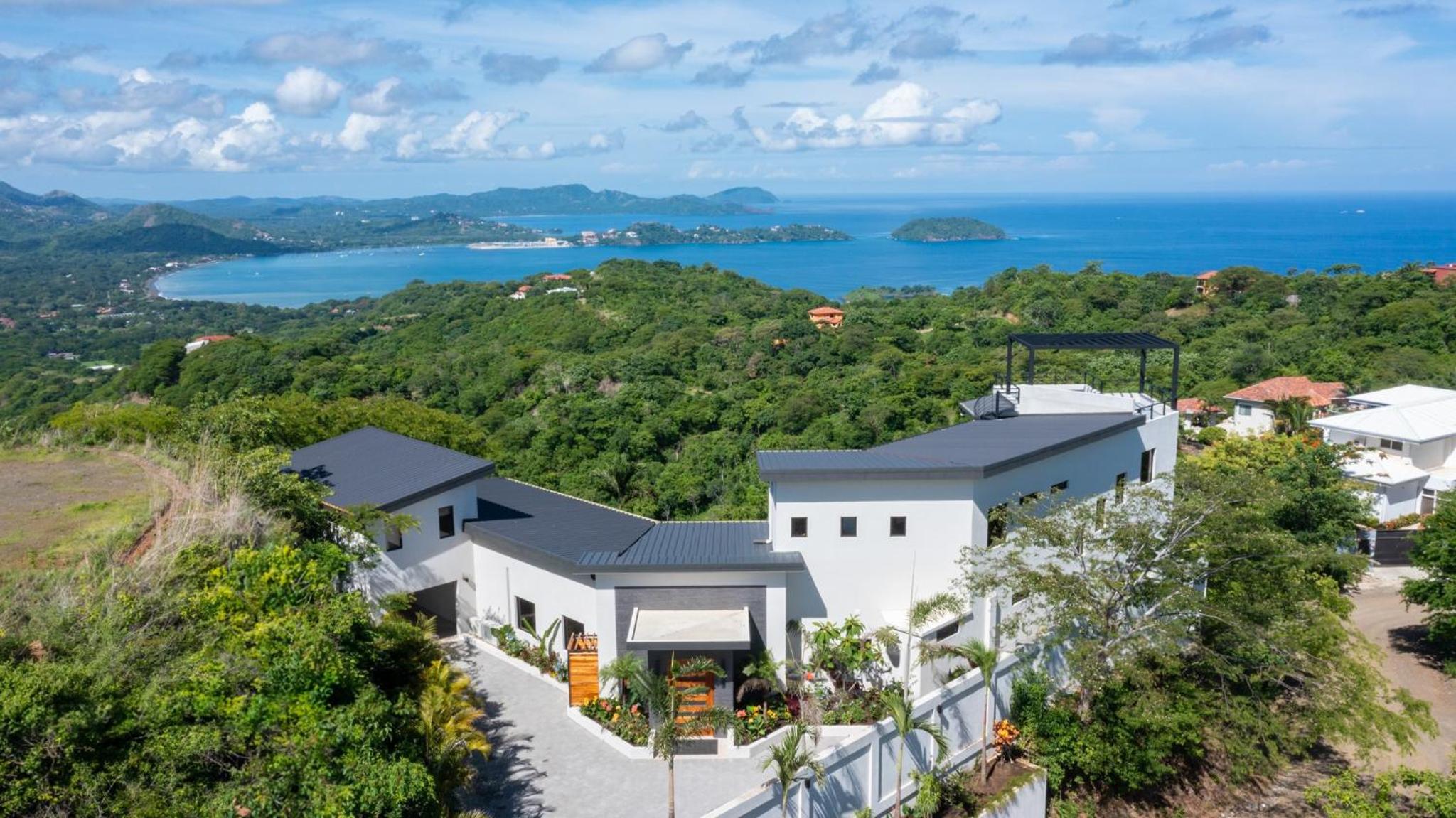 Villa Vista Pacifico - Serene Villa, Ocean View Pool, Rooftop Deck, 5 BR