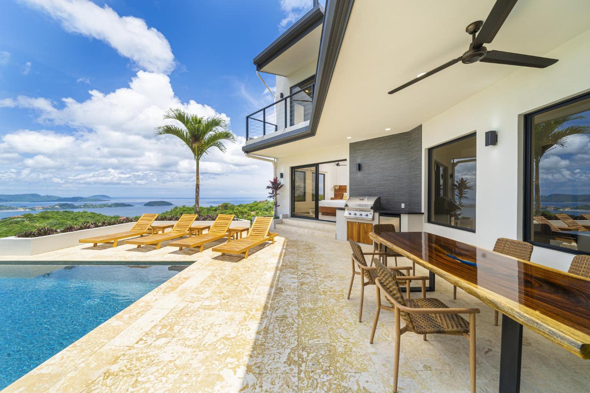 Villa Vista Pacifico - Serene Villa, Ocean View Pool, Rooftop Deck, 5 BR