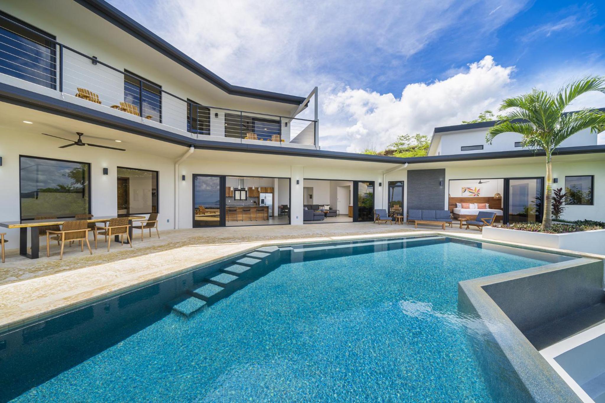 Villa Vista Pacifico - Serene Villa, Ocean View Pool, Rooftop Deck, 5 BR