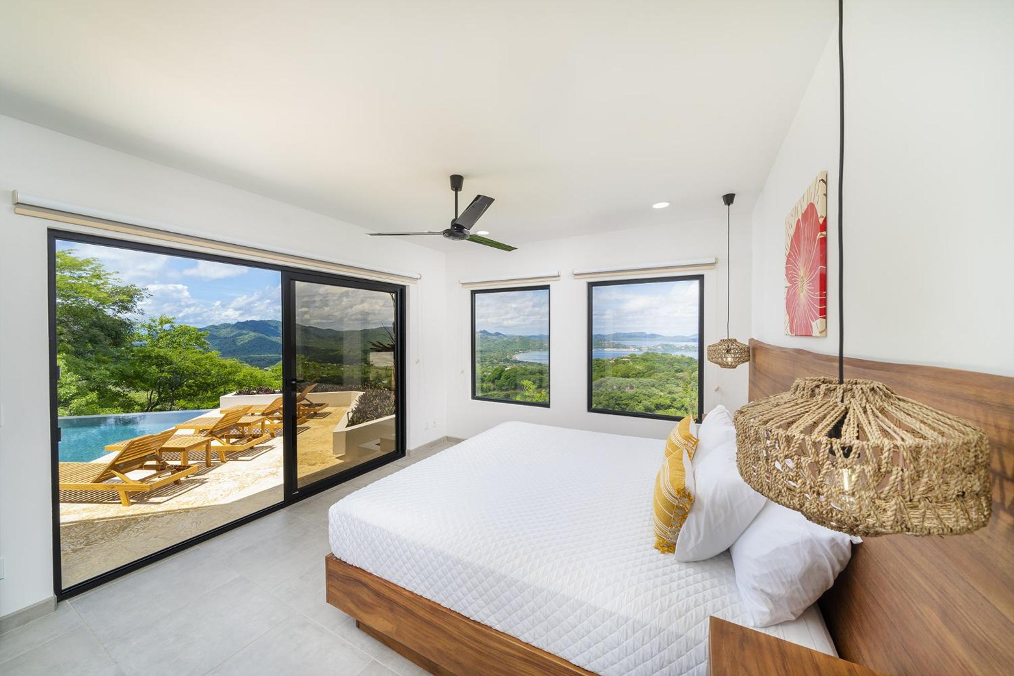 Villa Vista Pacifico - Serene Villa, Ocean View Pool, Rooftop Deck, 5 BR