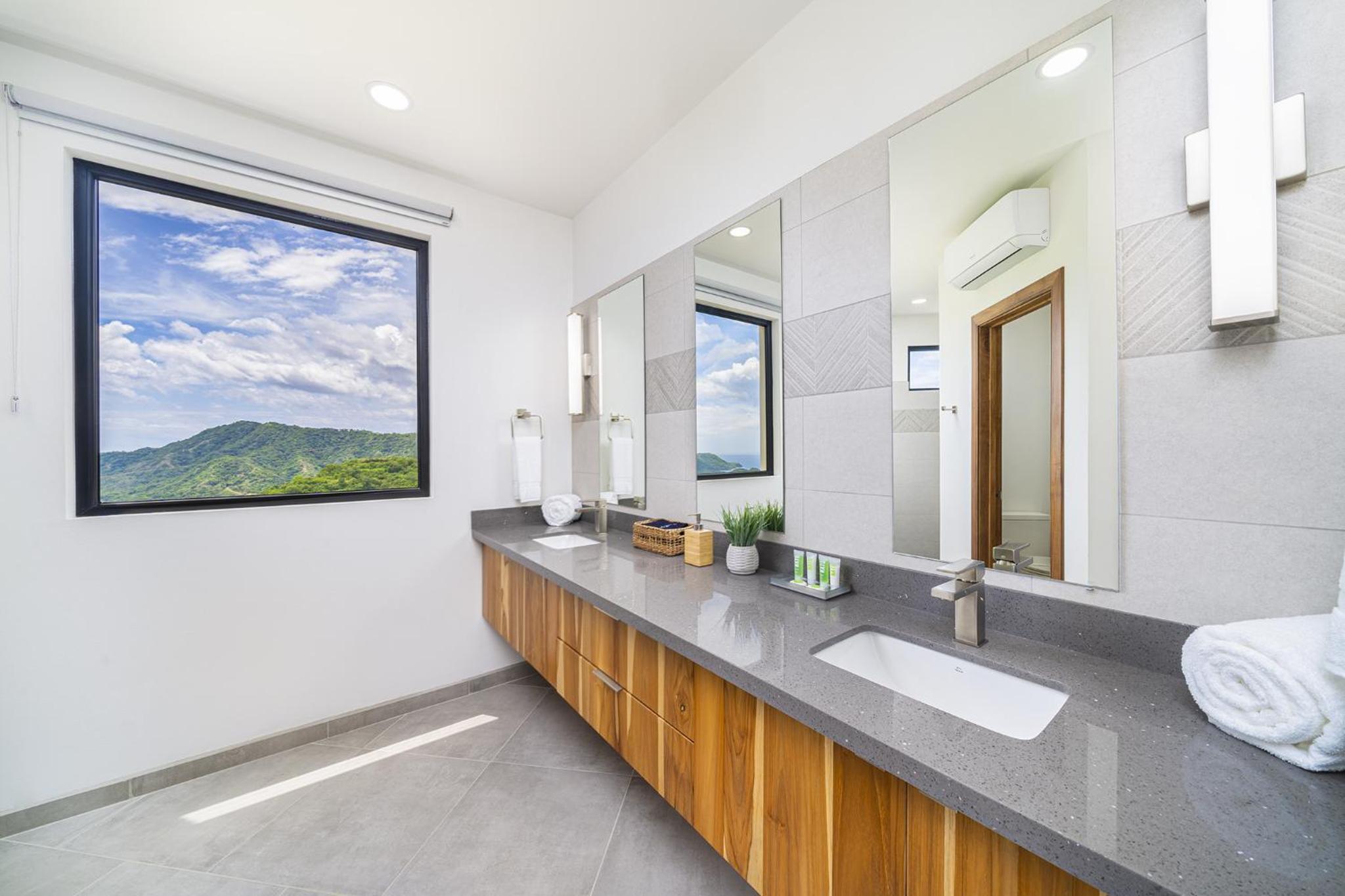 Villa Vista Pacifico - Serene Villa, Ocean View Pool, Rooftop Deck, 5 BR