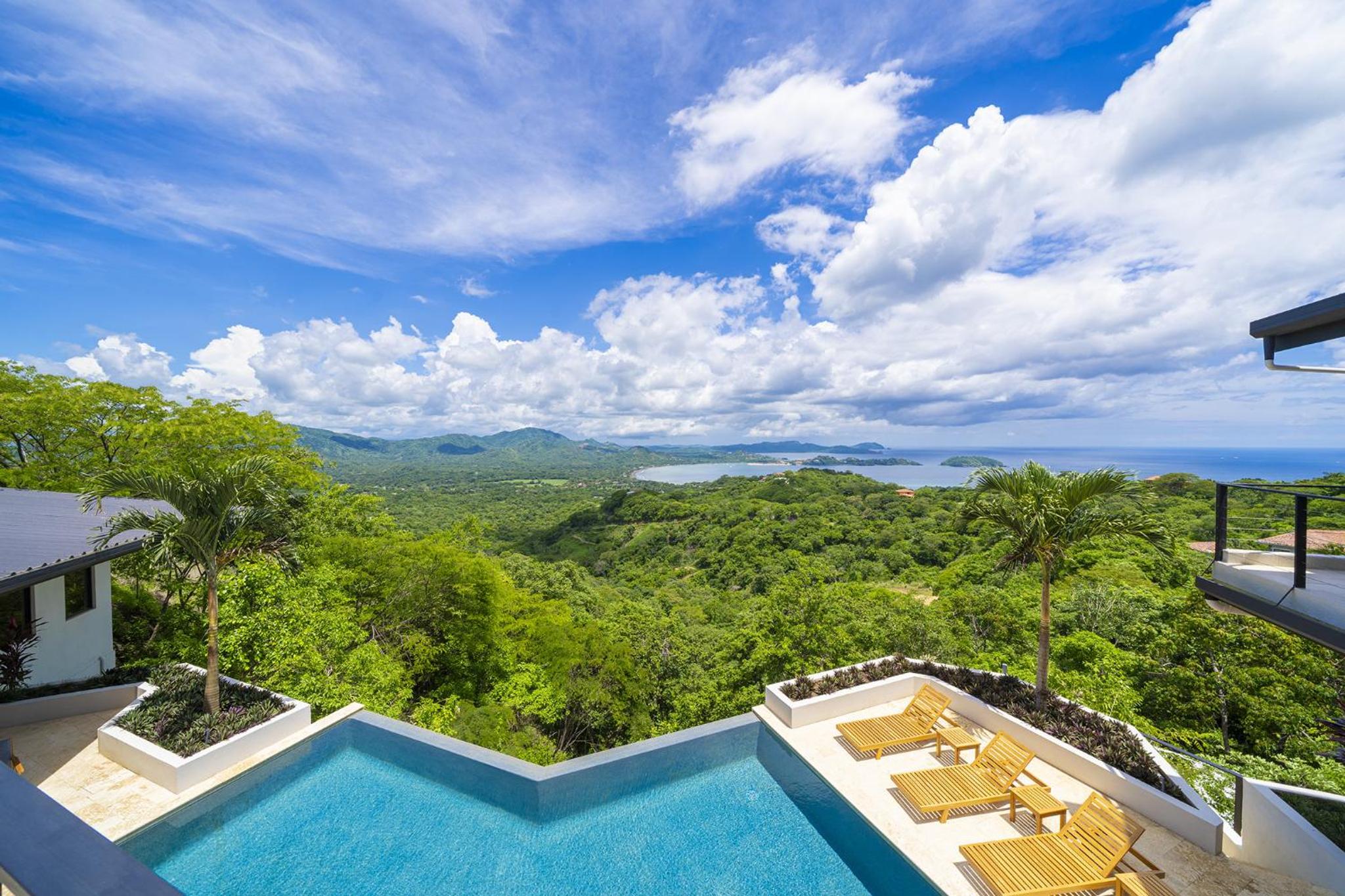 Villa Vista Pacifico - Serene Villa, Ocean View Pool, Rooftop Deck, 5 BR