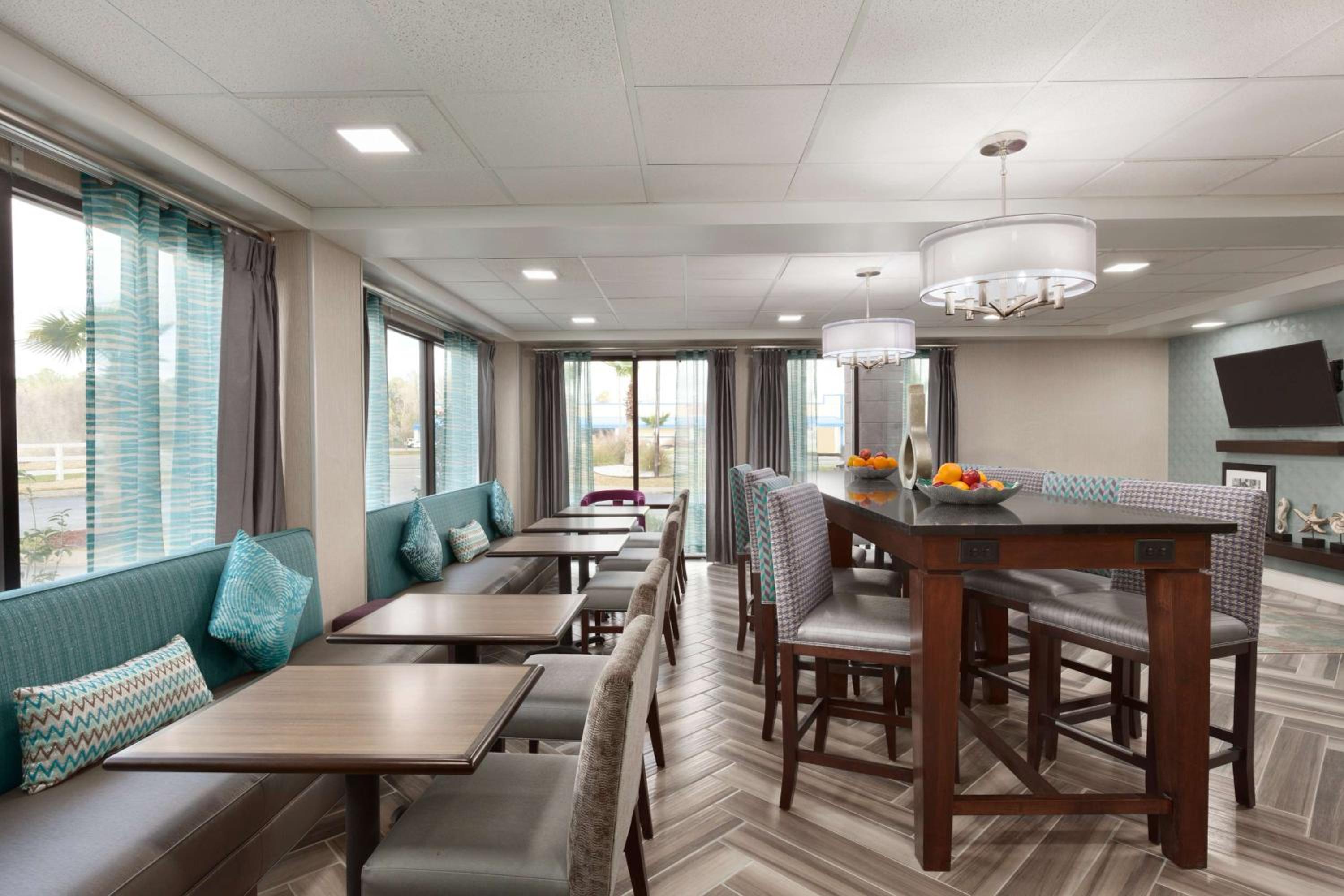Waycross Vacations - Hampton Inn Waycross - Property Image 2