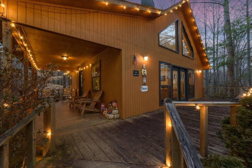 Sleep7 Contemporary Fireplace WIFI Deck - Franz