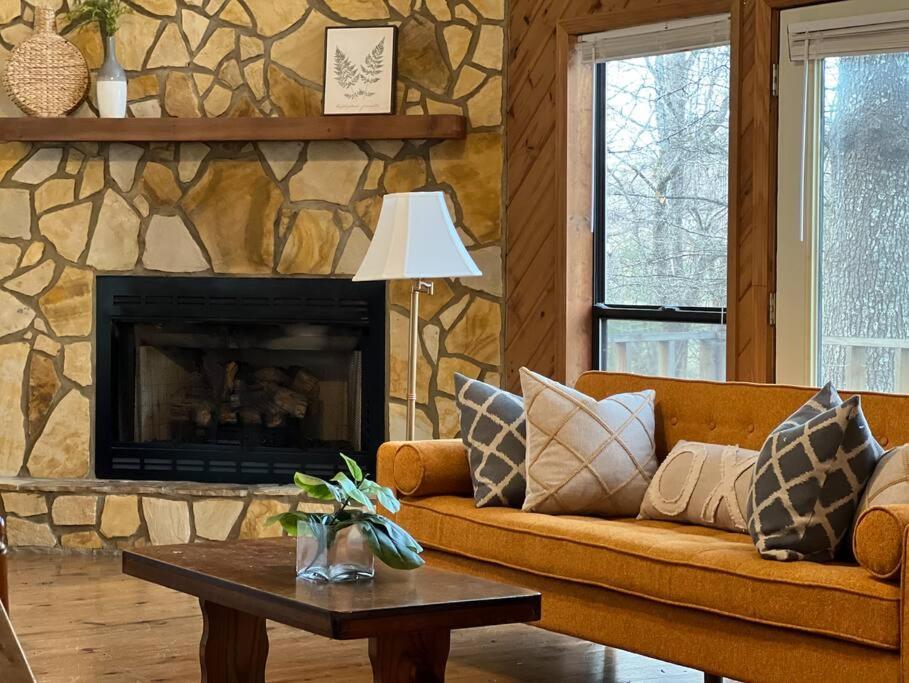 Sleep7 Contemporary Fireplace WIFI Deck - Franz