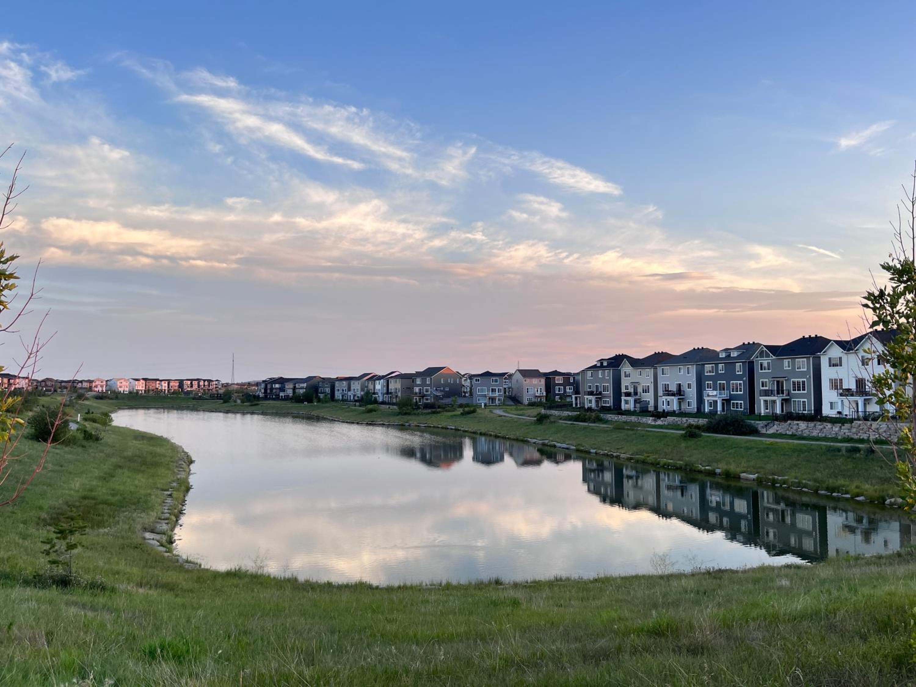 Private Entire Townhouse Retreat Close to Lake
