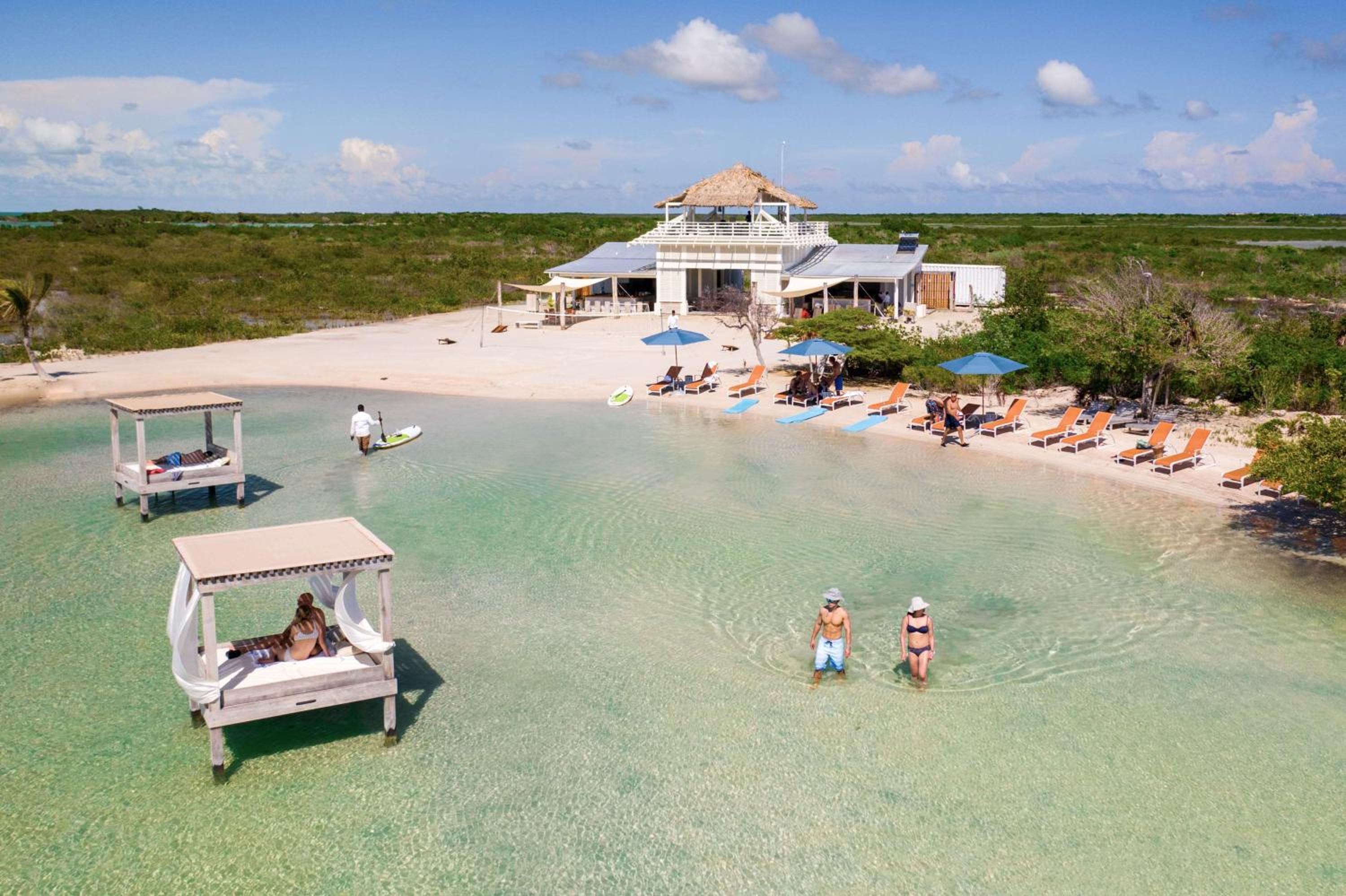 Mahogany Bay Resort and Beach Club, Curio Collection