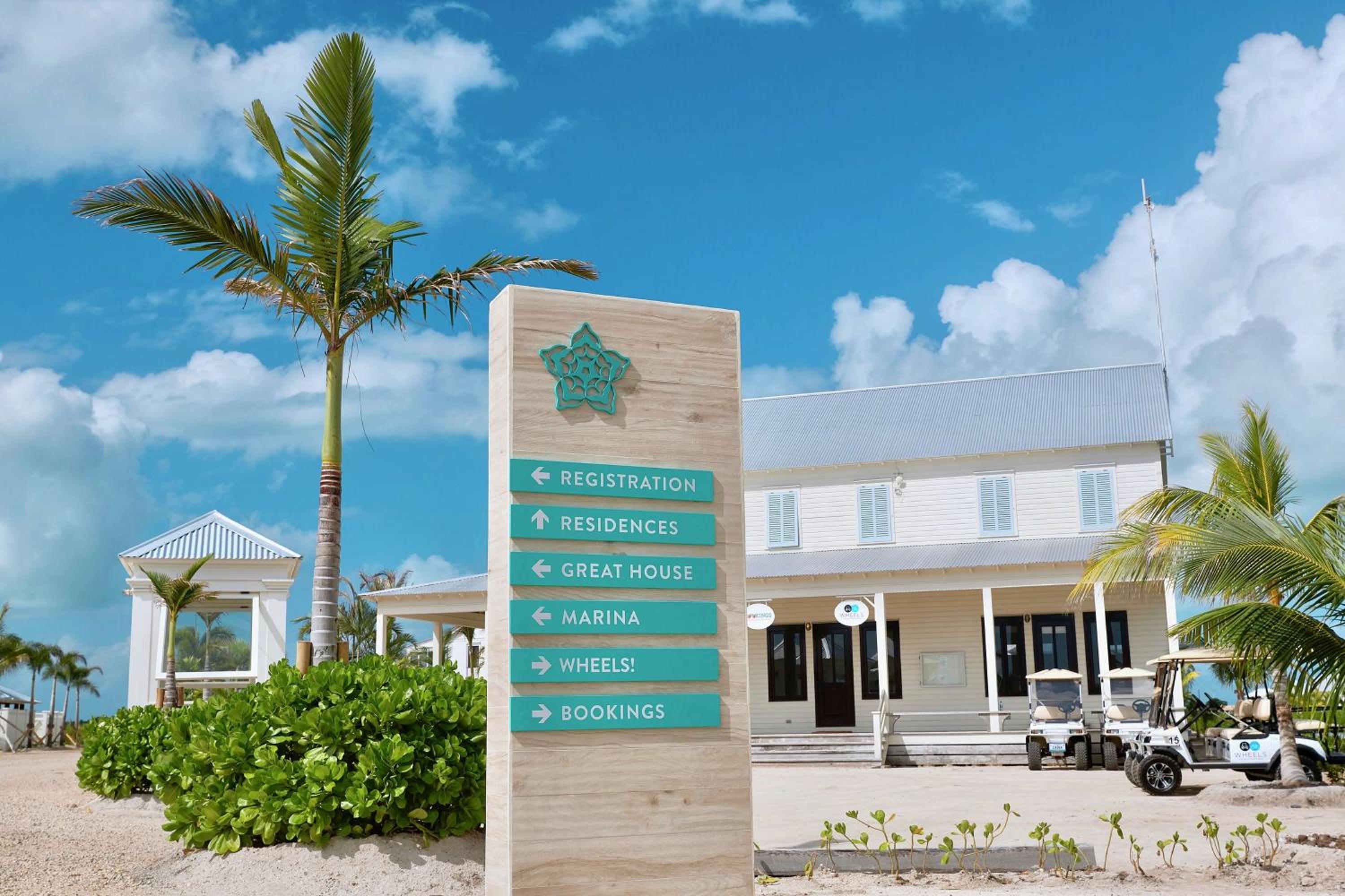 Mahogany Bay Resort and Beach Club, Curio Collection