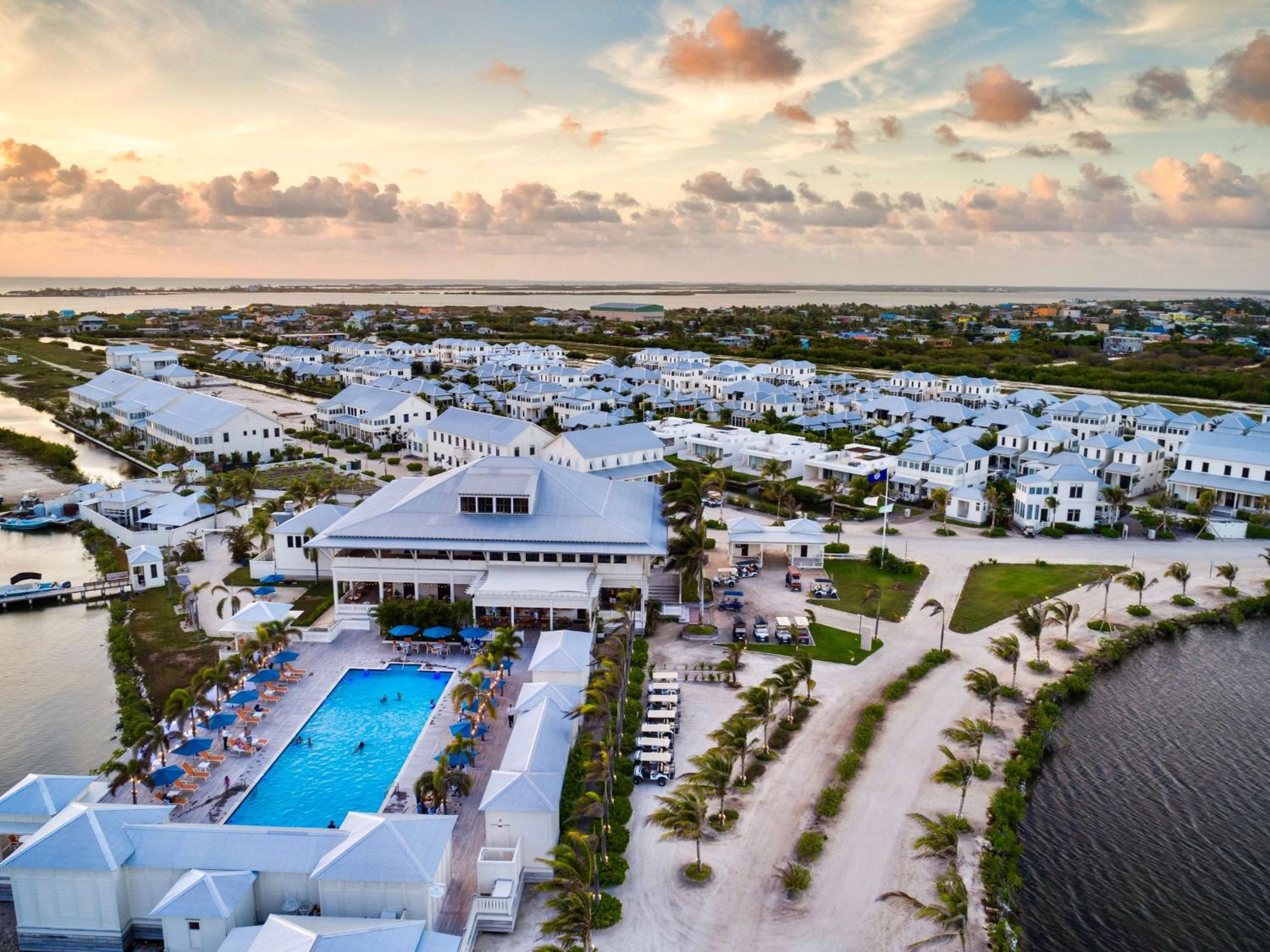 Mahogany Bay Resort and Beach Club, Curio Collection