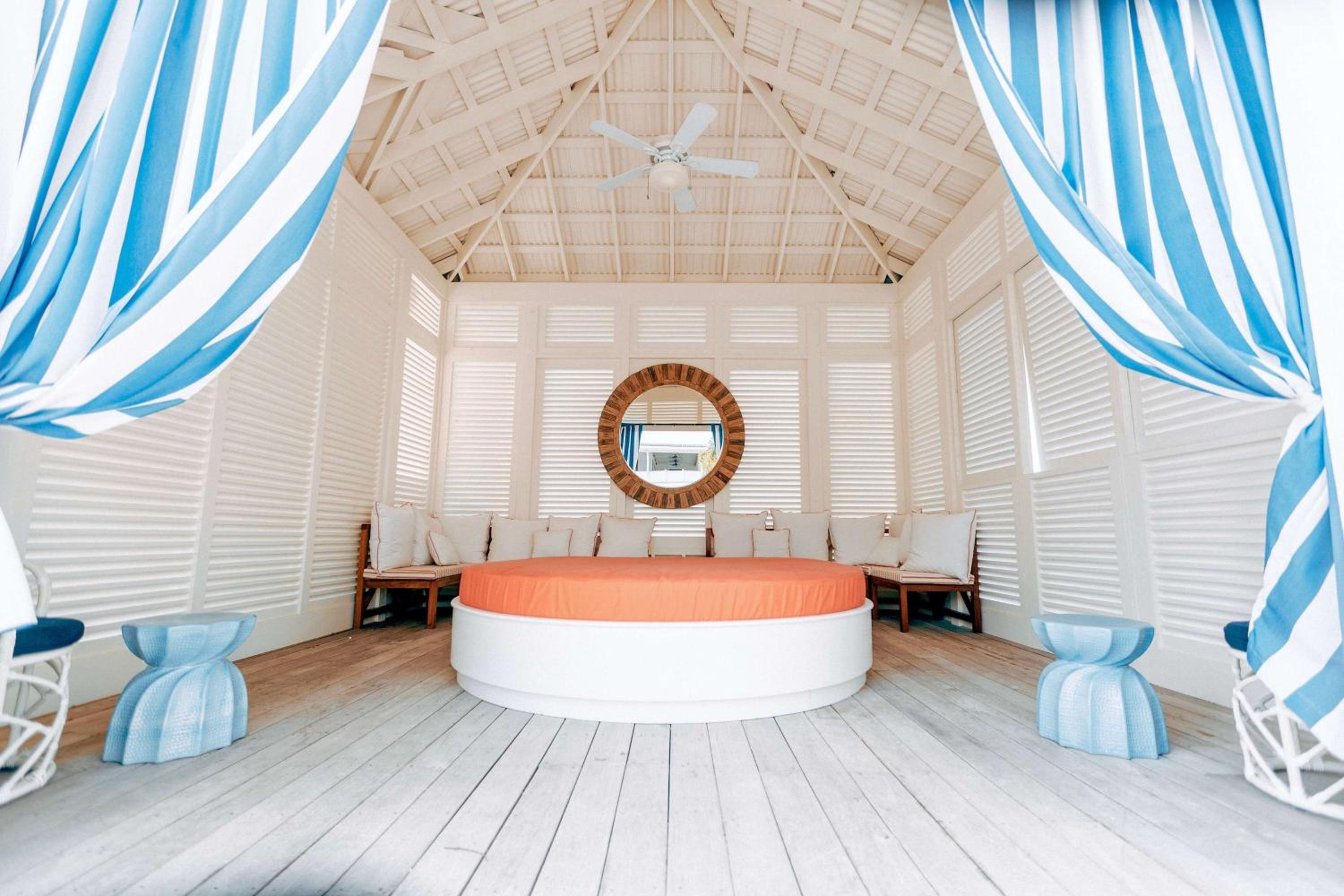 Mahogany Bay Resort and Beach Club, Curio Collection