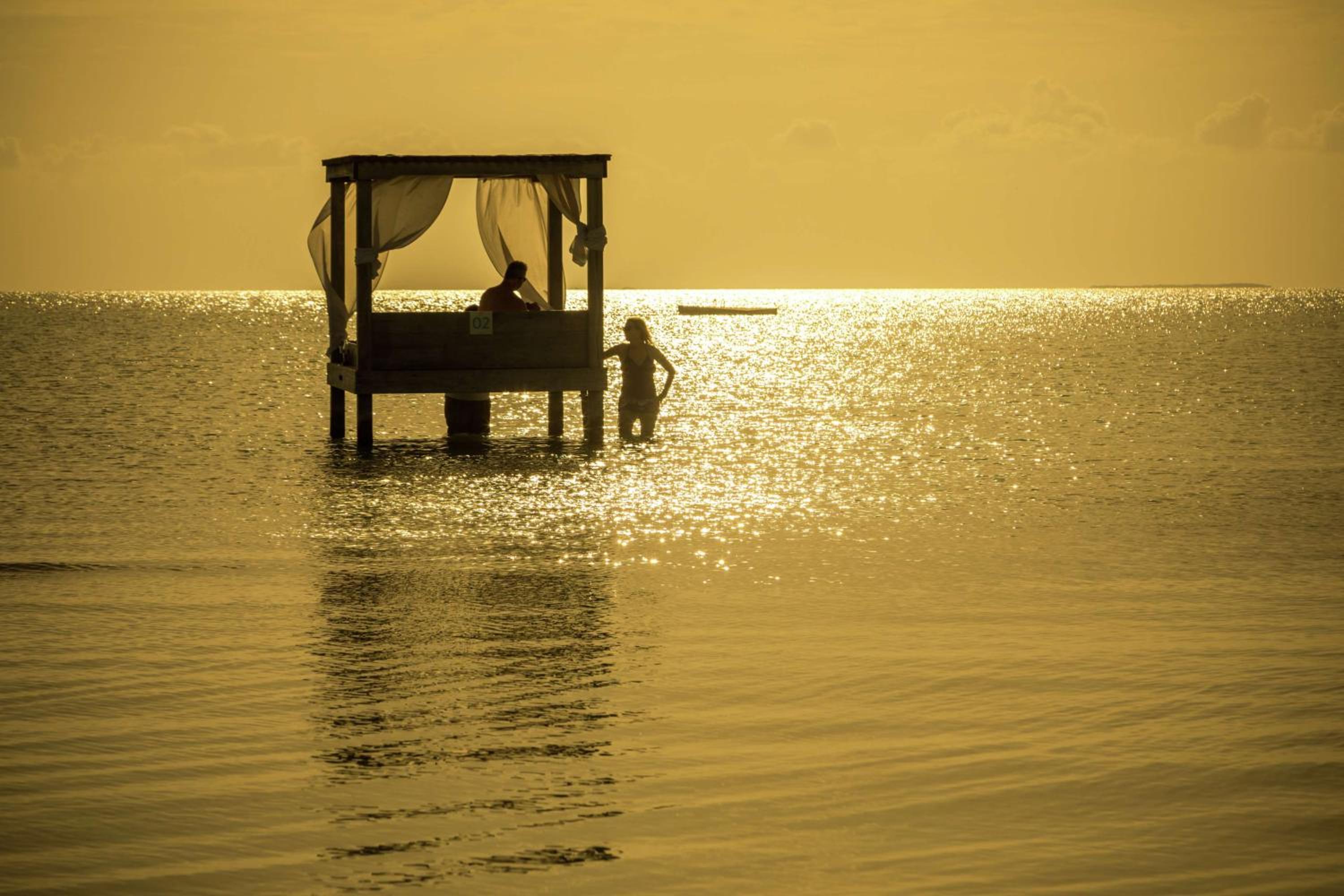 Mahogany Bay Resort and Beach Club, Curio Collection