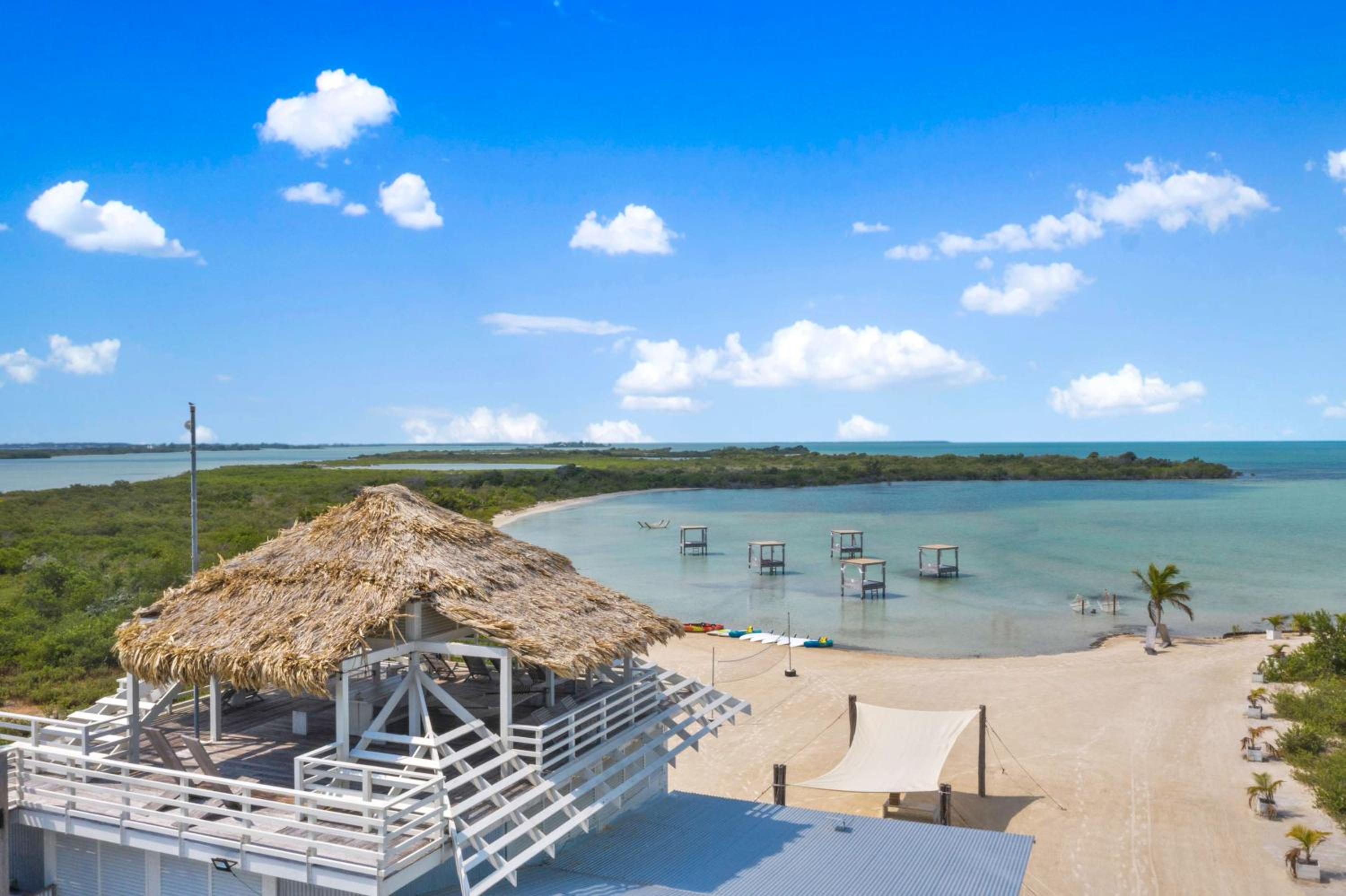 Mahogany Bay Resort and Beach Club, Curio Collection