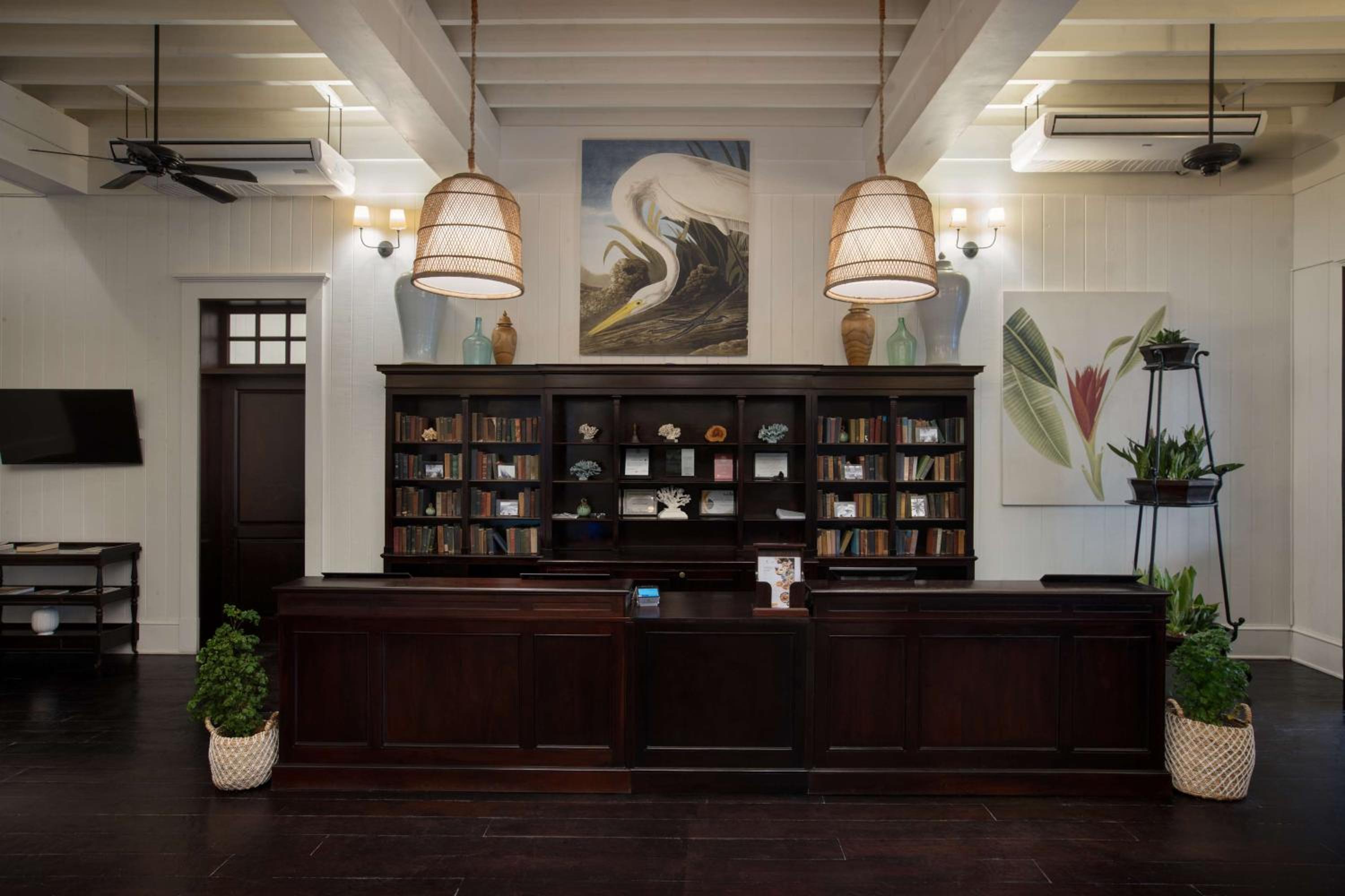 Mahogany Bay Resort and Beach Club, Curio Collection
