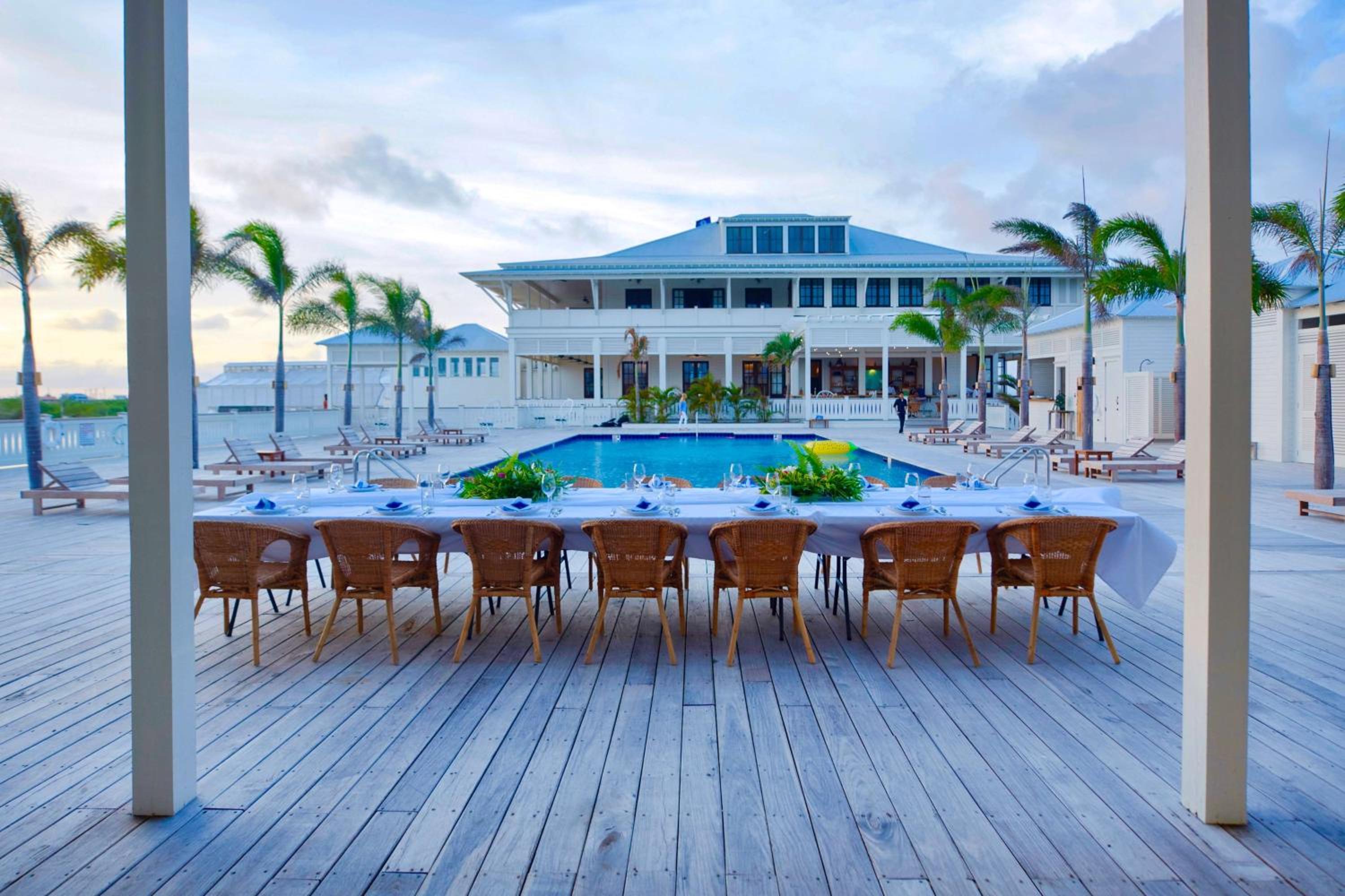 Mahogany Bay Resort and Beach Club, Curio Collection