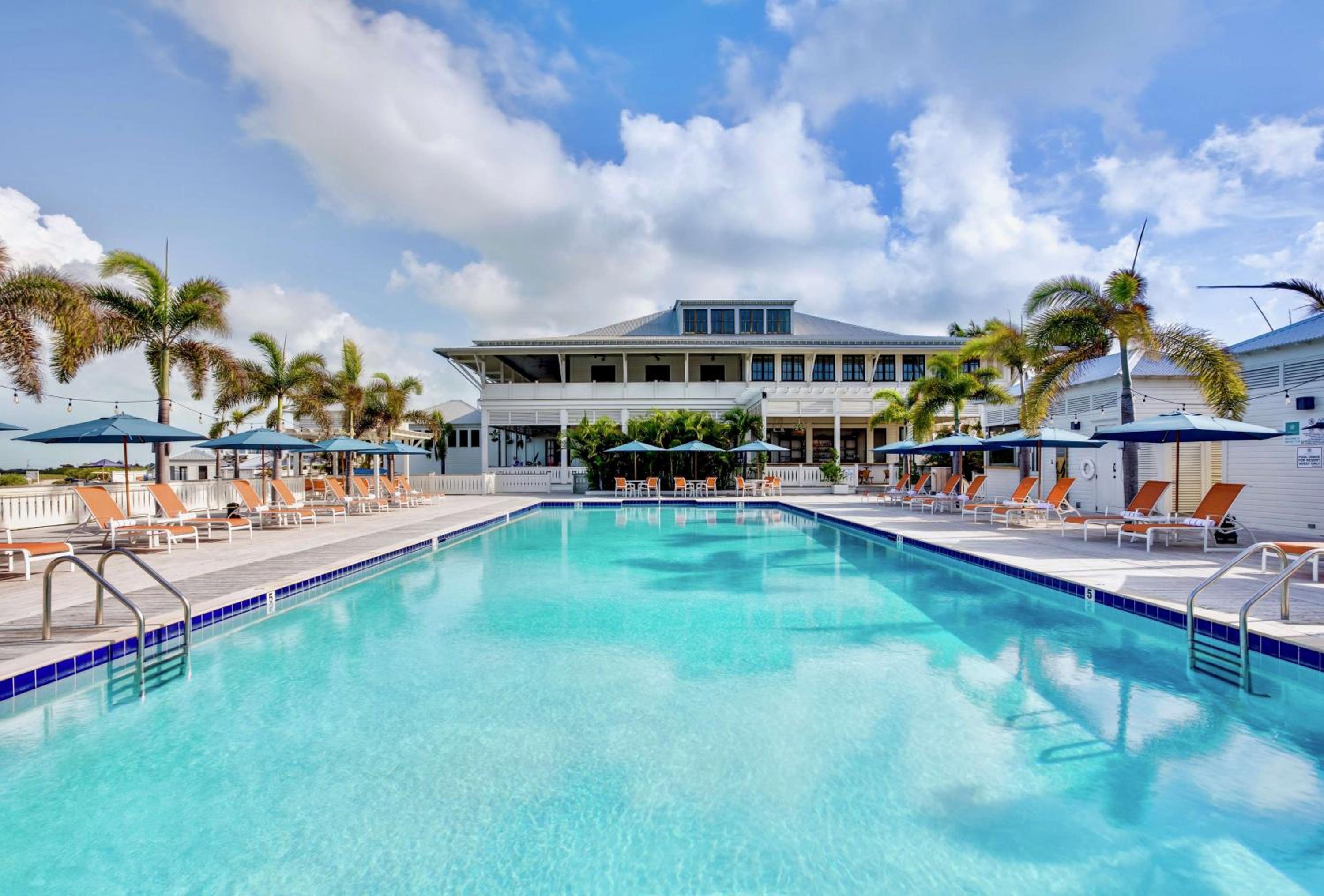 Mahogany Bay Resort and Beach Club, Curio Collection