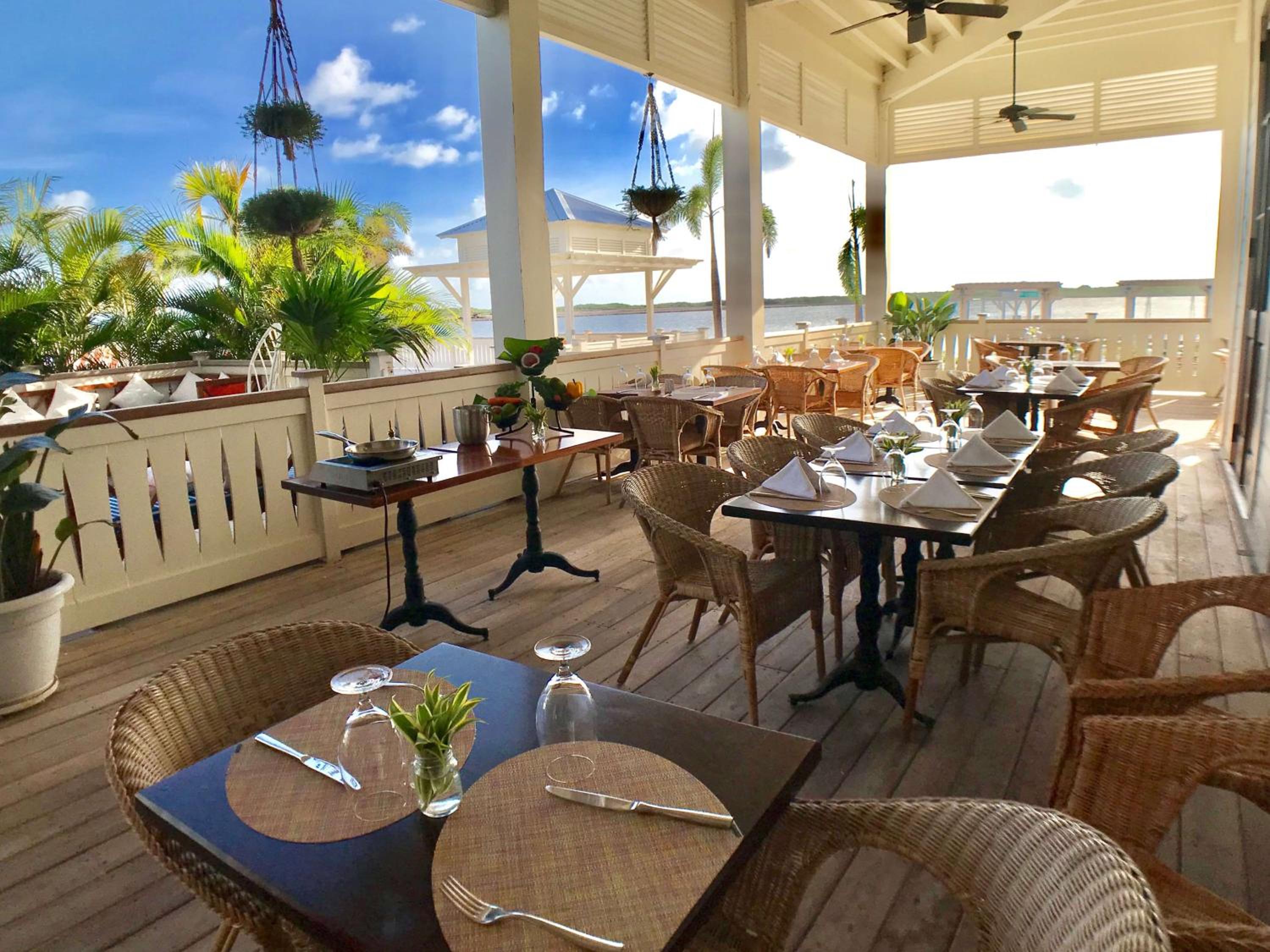 Mahogany Bay Resort and Beach Club, Curio Collection