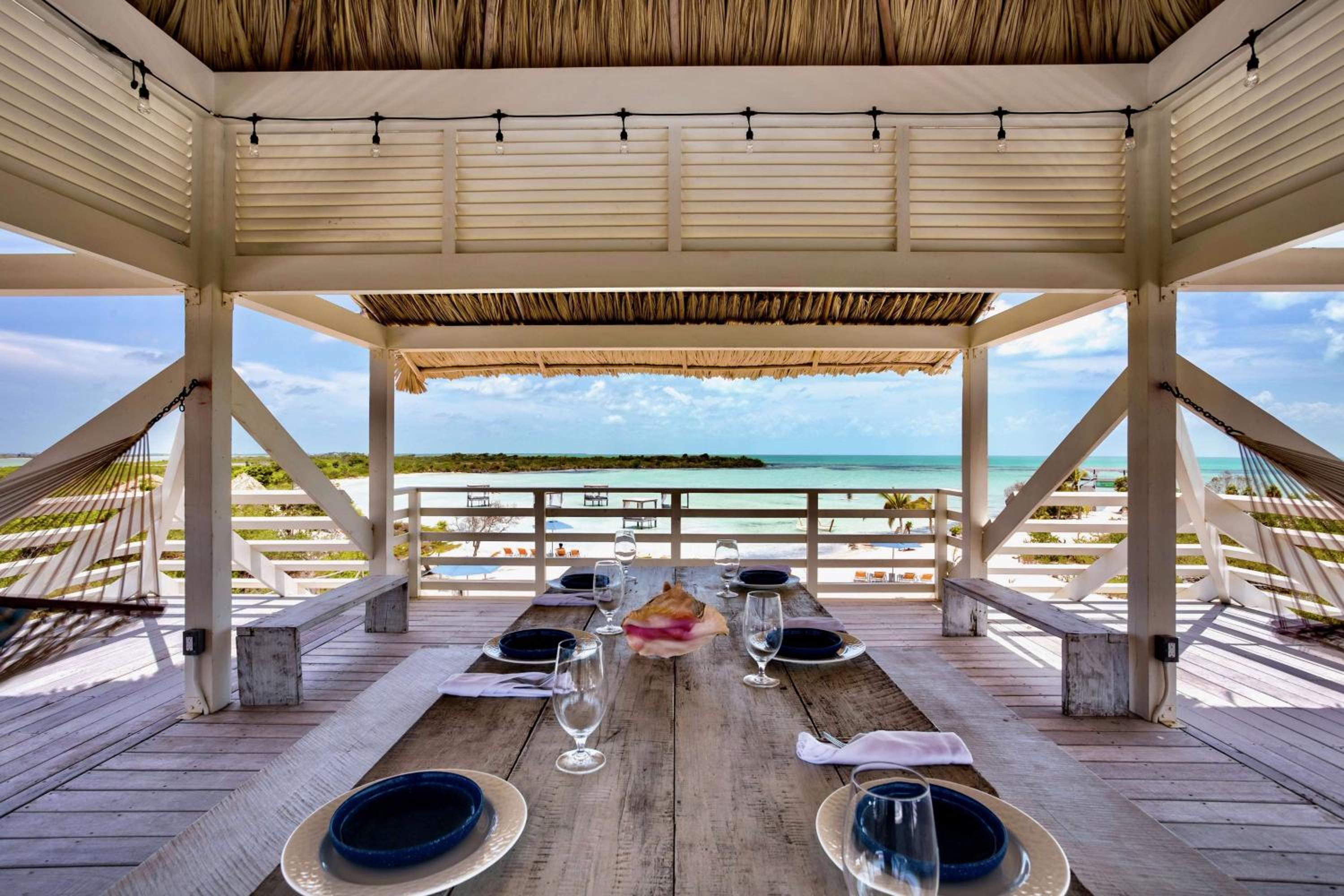 Mahogany Bay Resort and Beach Club, Curio Collection