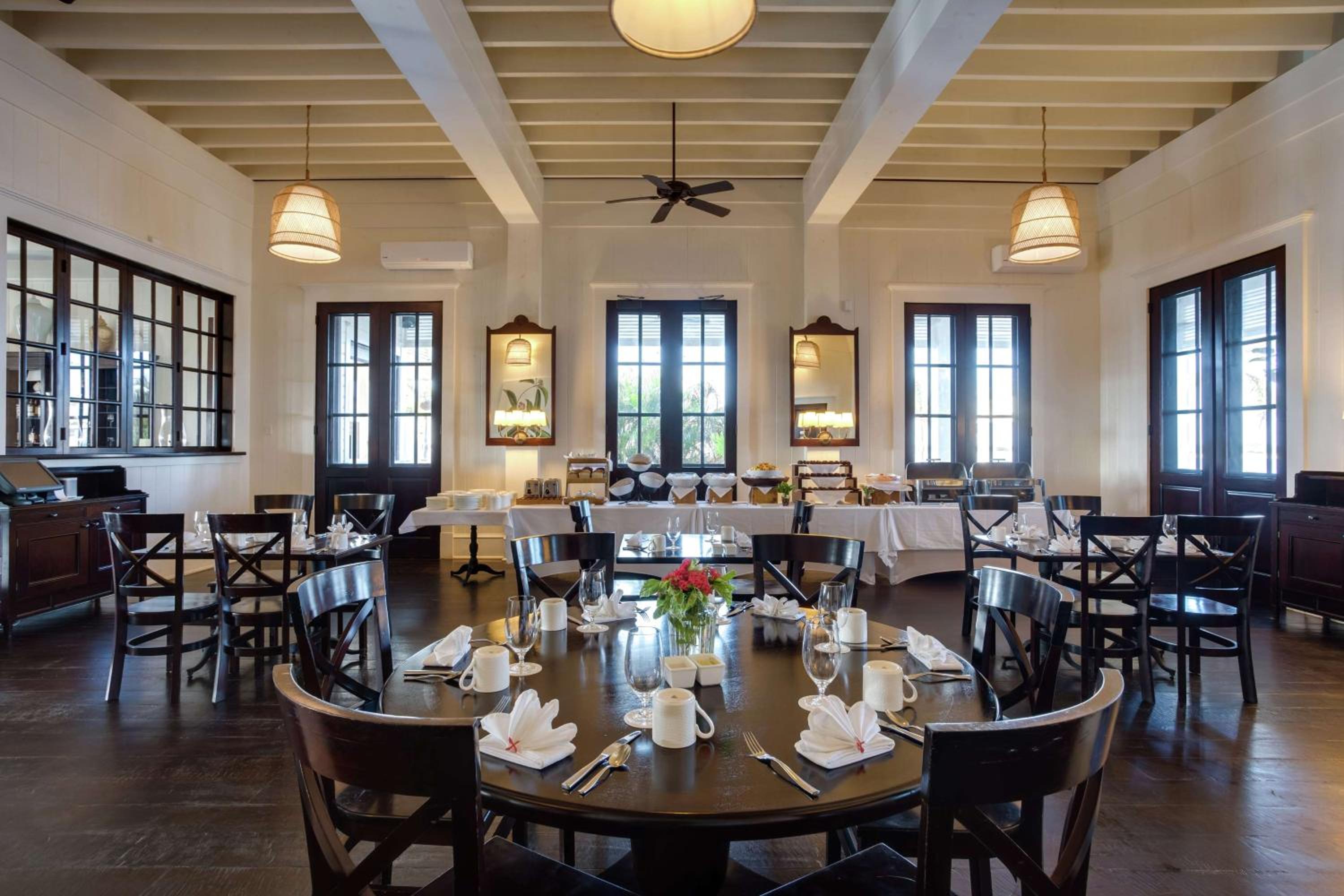 Mahogany Bay Resort and Beach Club, Curio Collection