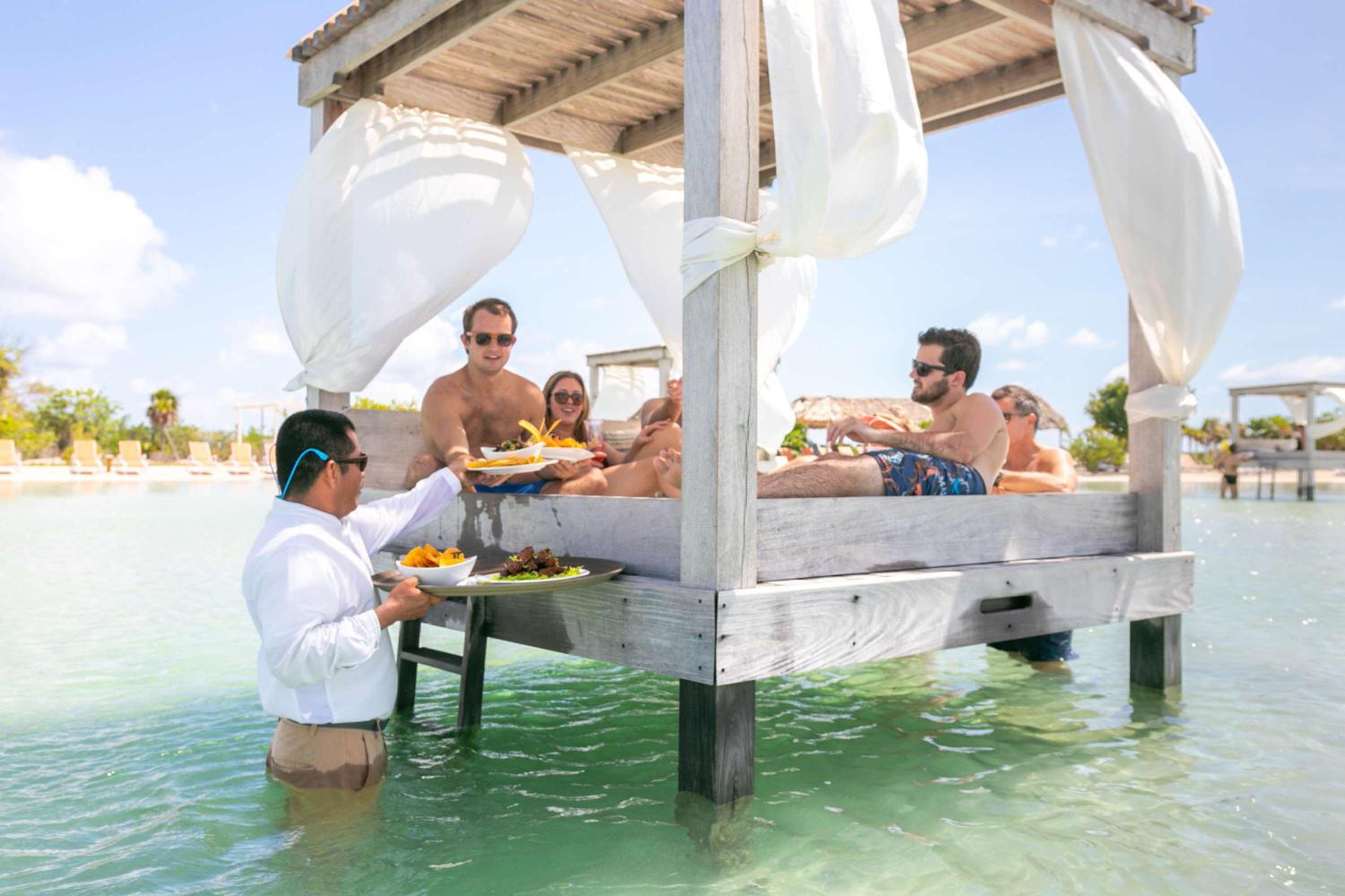 Mahogany Bay Resort and Beach Club, Curio Collection