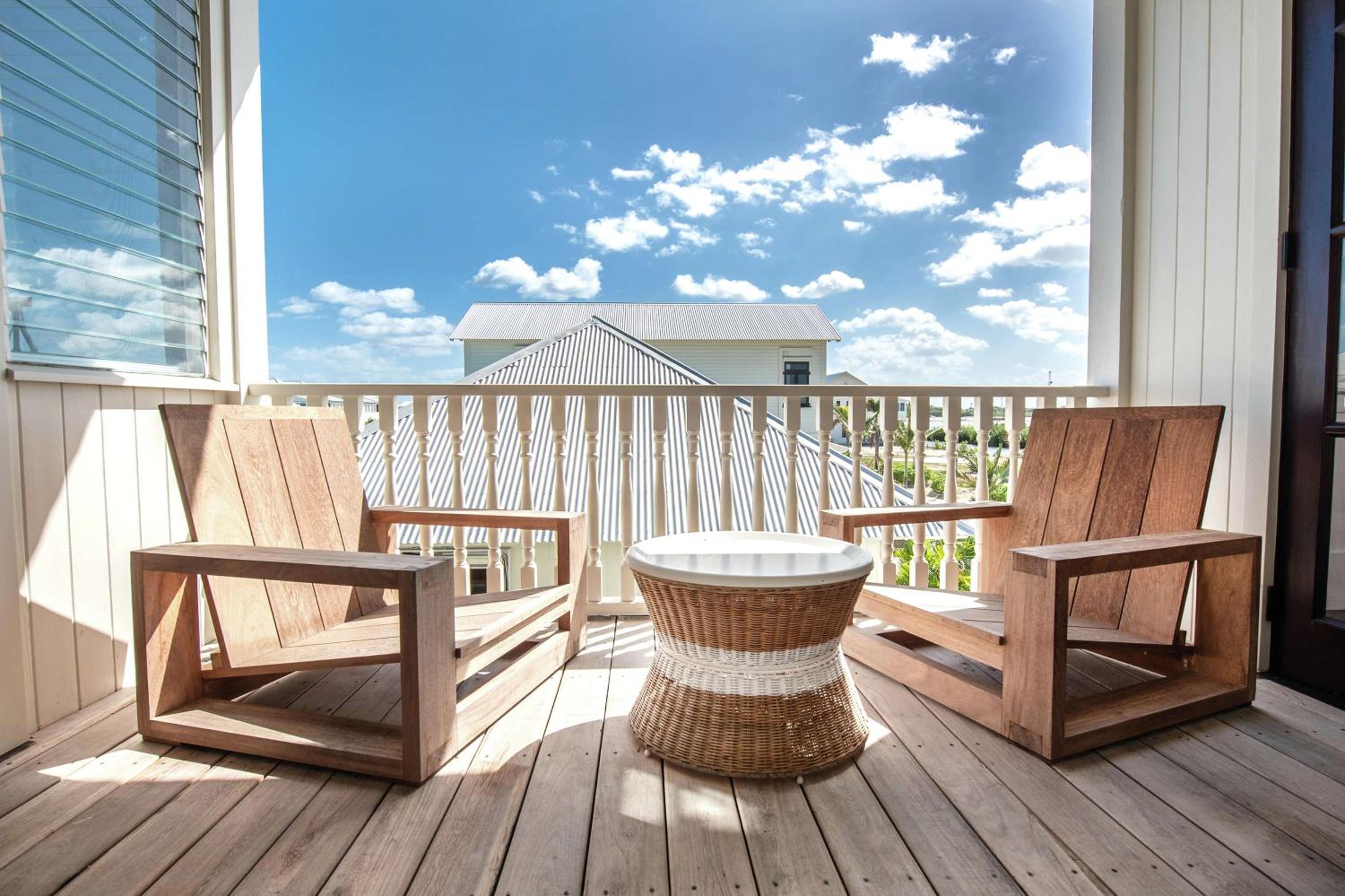 Mahogany Bay Resort and Beach Club, Curio Collection