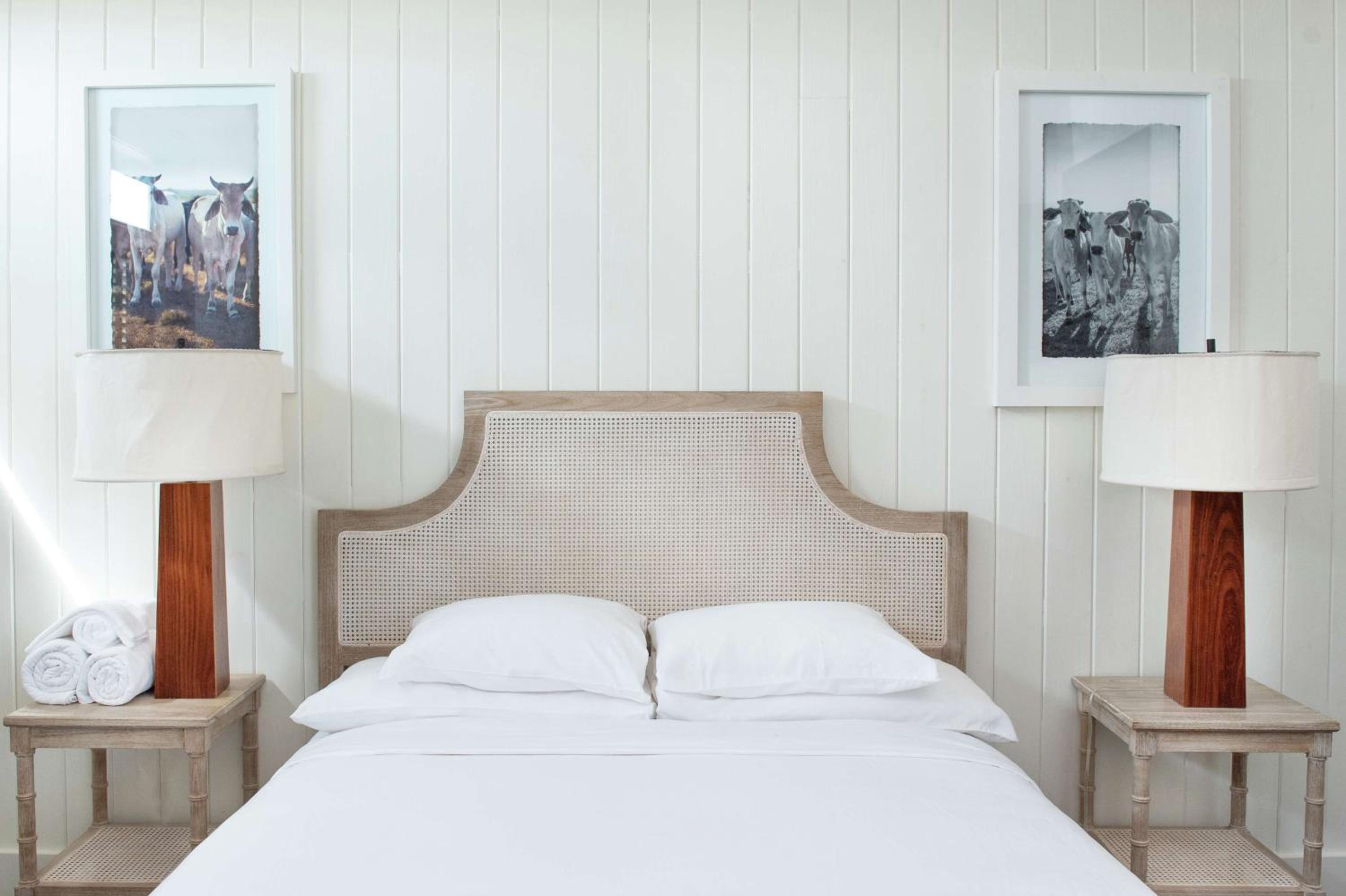 Mahogany Bay Resort and Beach Club, Curio Collection