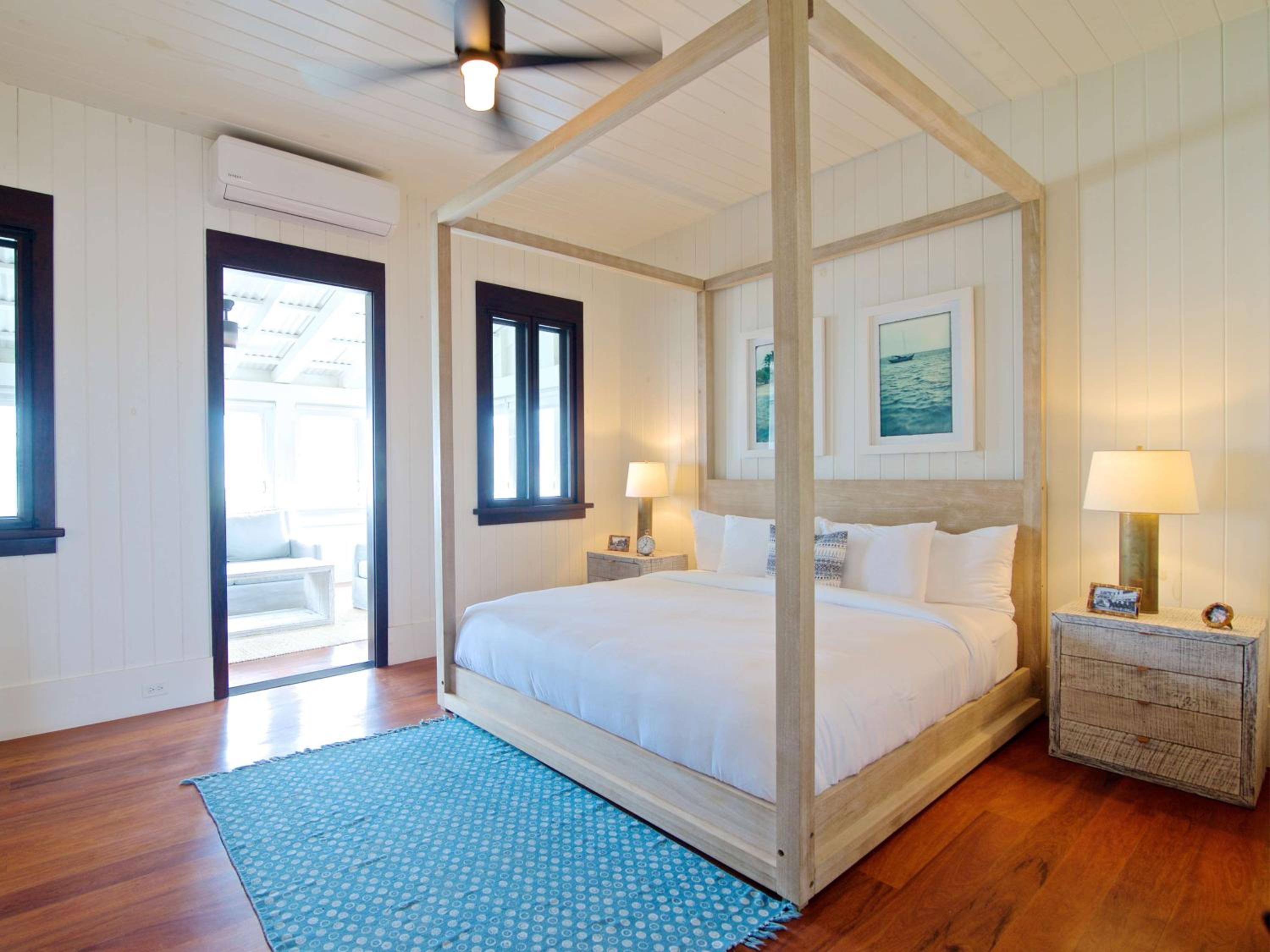 Mahogany Bay Resort and Beach Club, Curio Collection