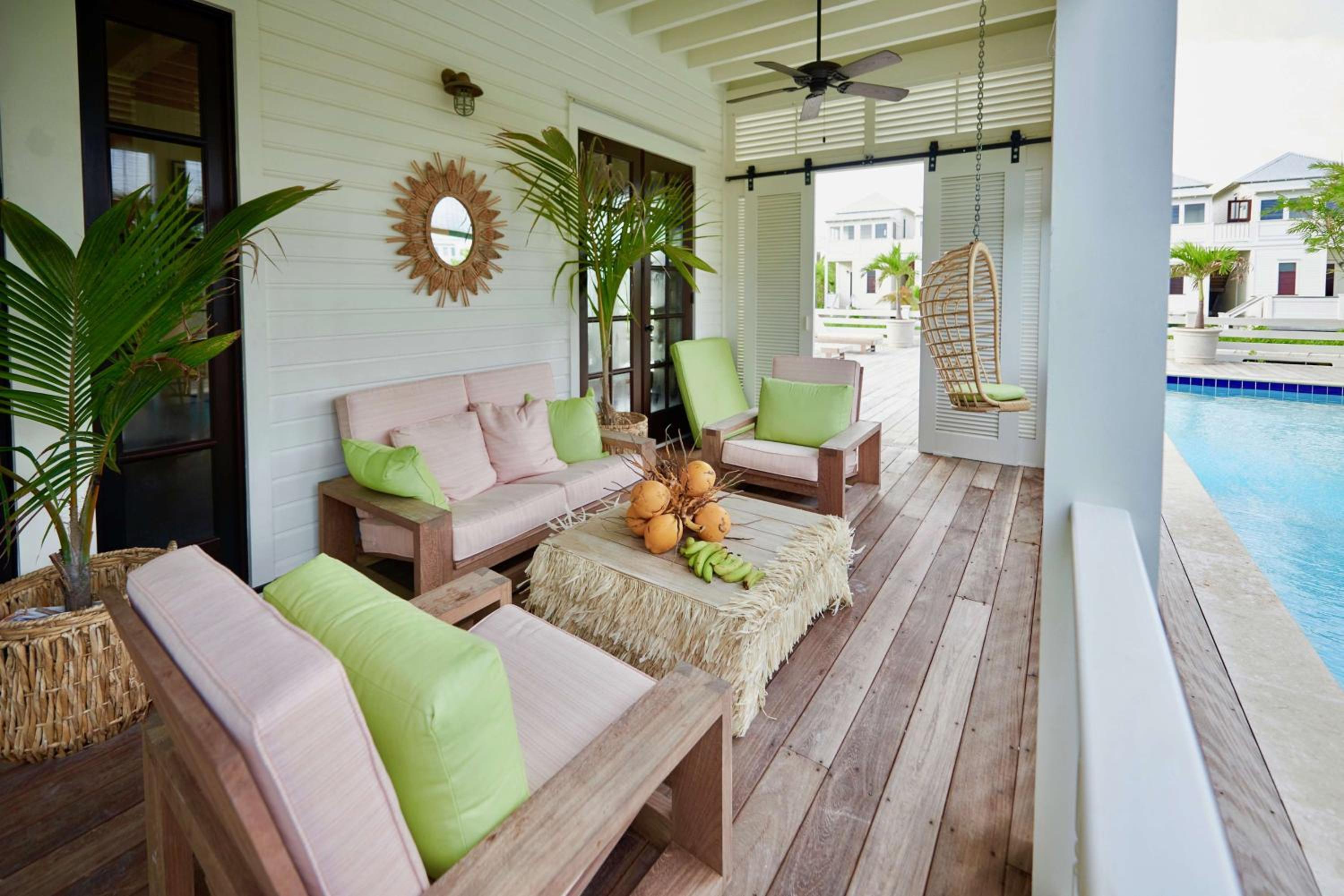 Mahogany Bay Resort and Beach Club, Curio Collection