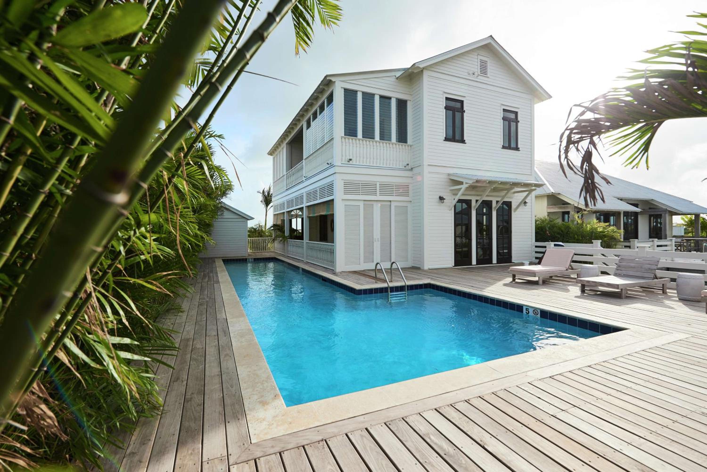 Mahogany Bay Resort and Beach Club, Curio Collection
