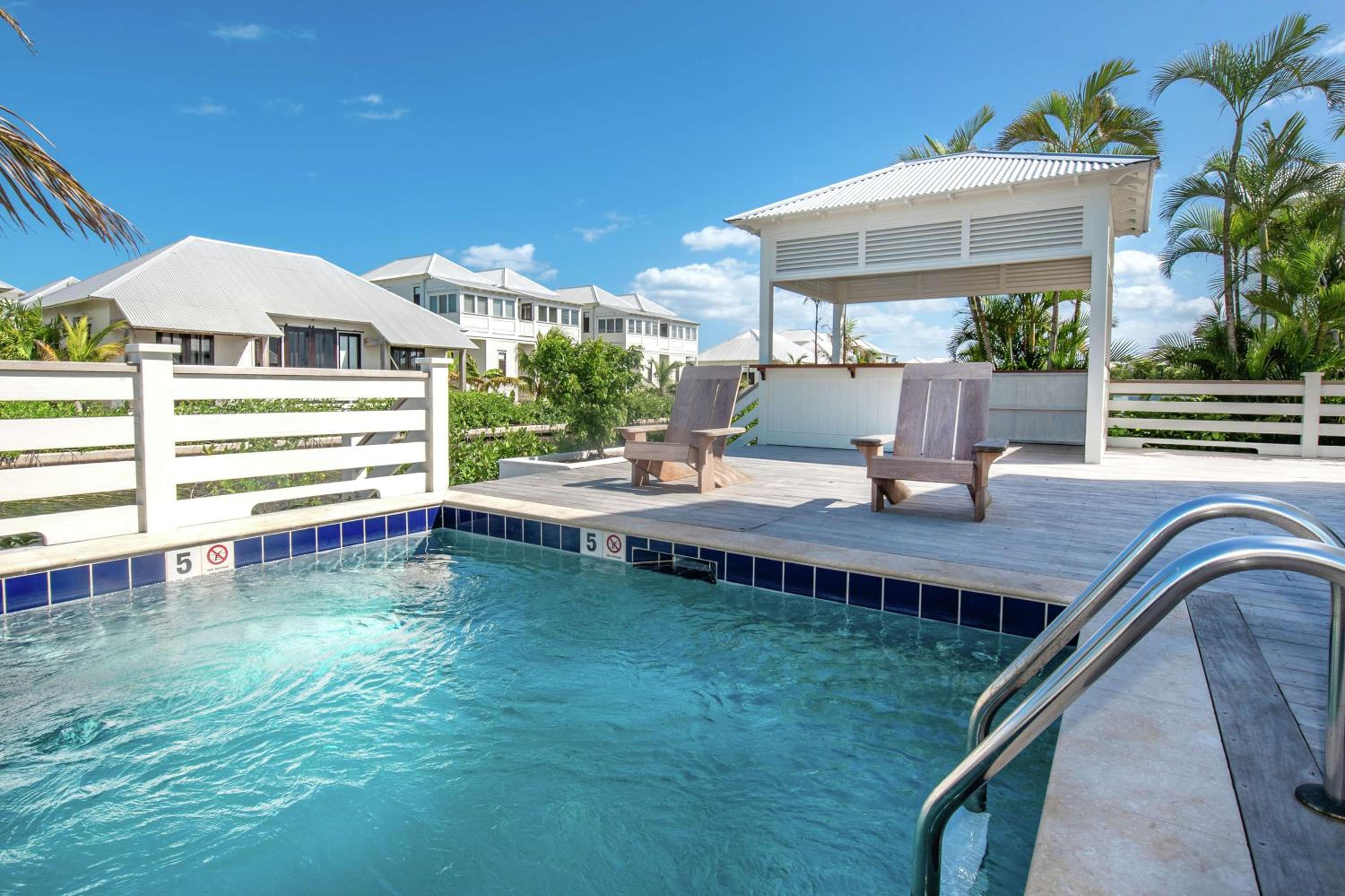 Mahogany Bay Resort and Beach Club, Curio Collection