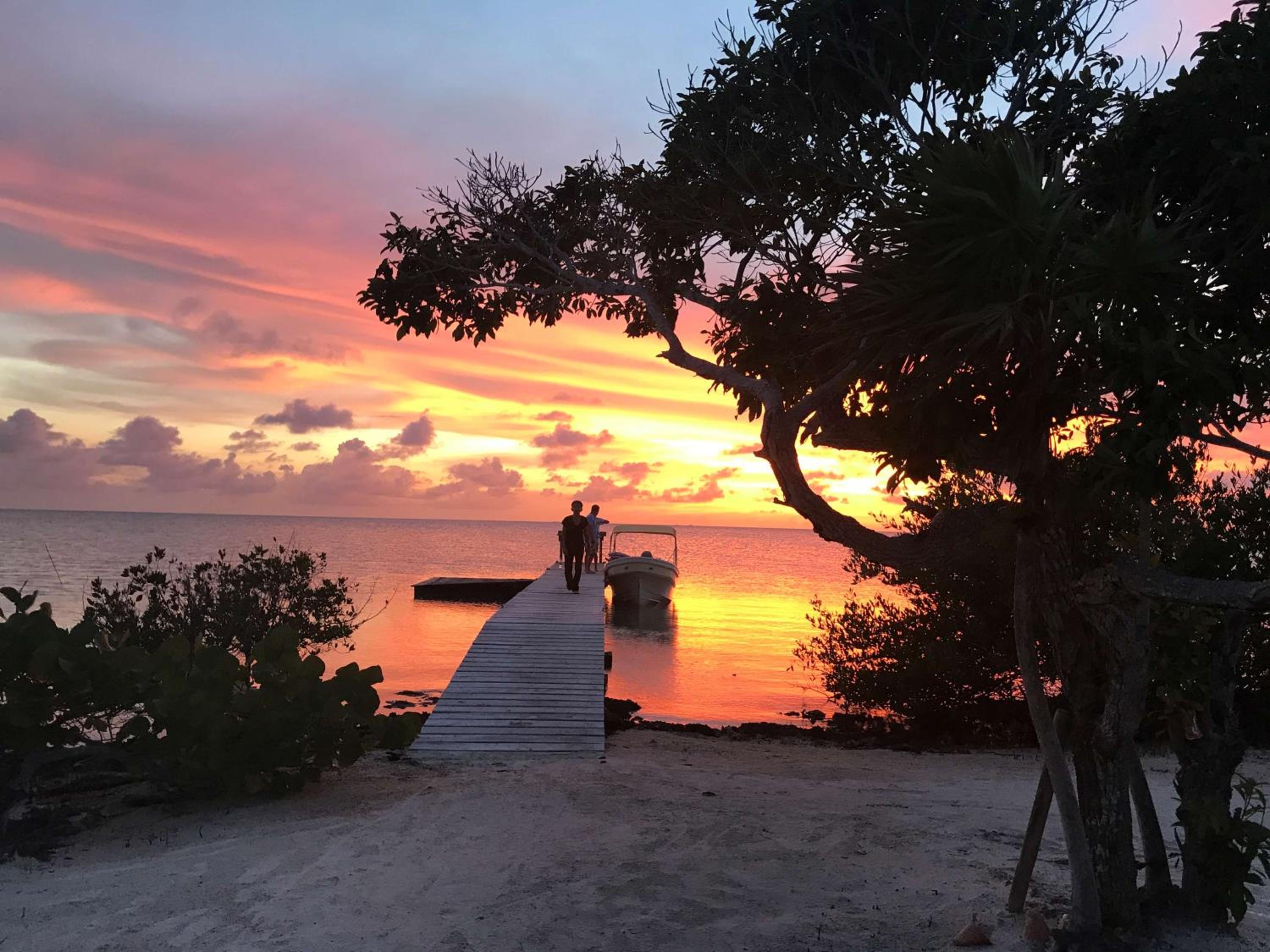 Mahogany Bay Resort and Beach Club, Curio Collection