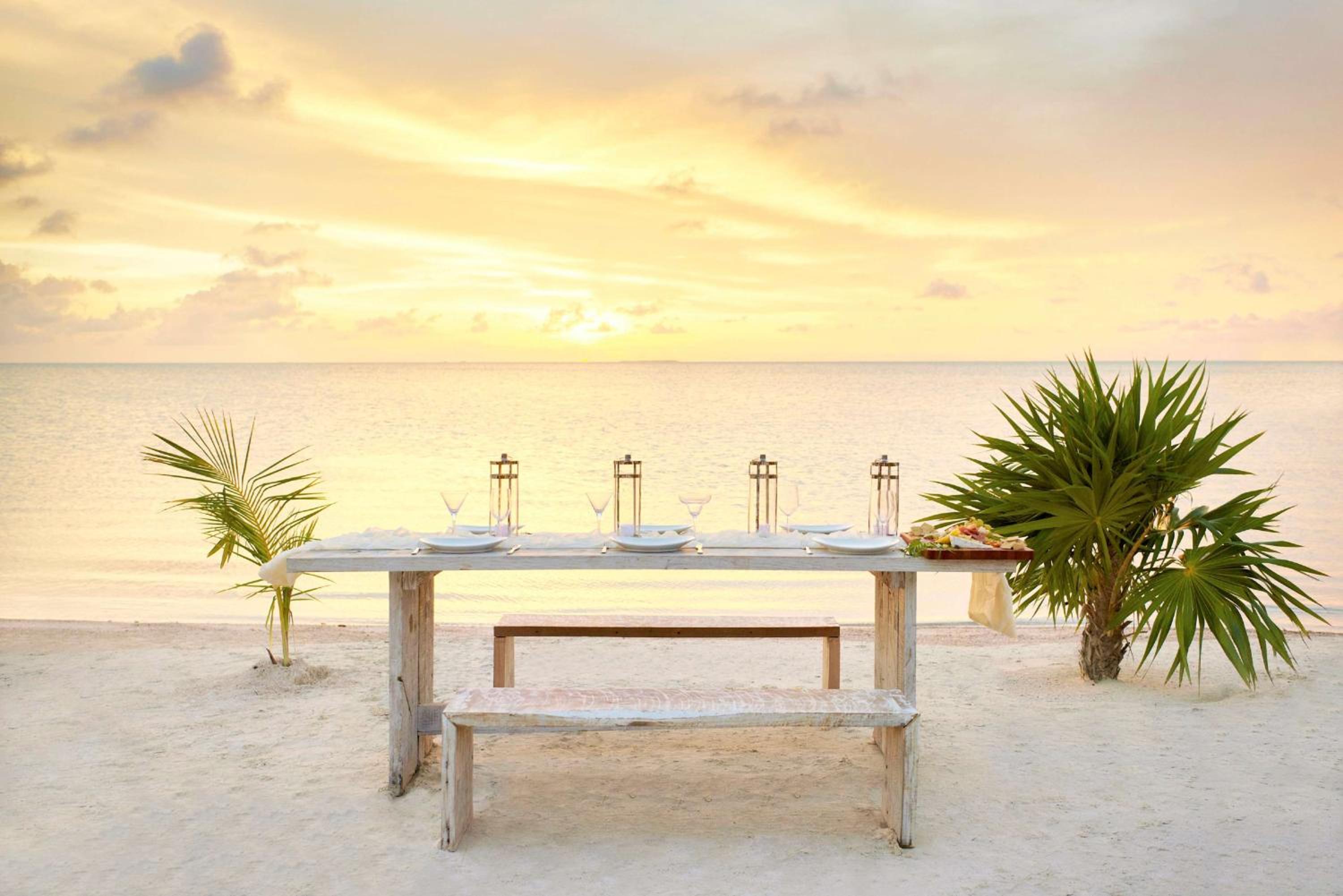 Mahogany Bay Resort and Beach Club, Curio Collection
