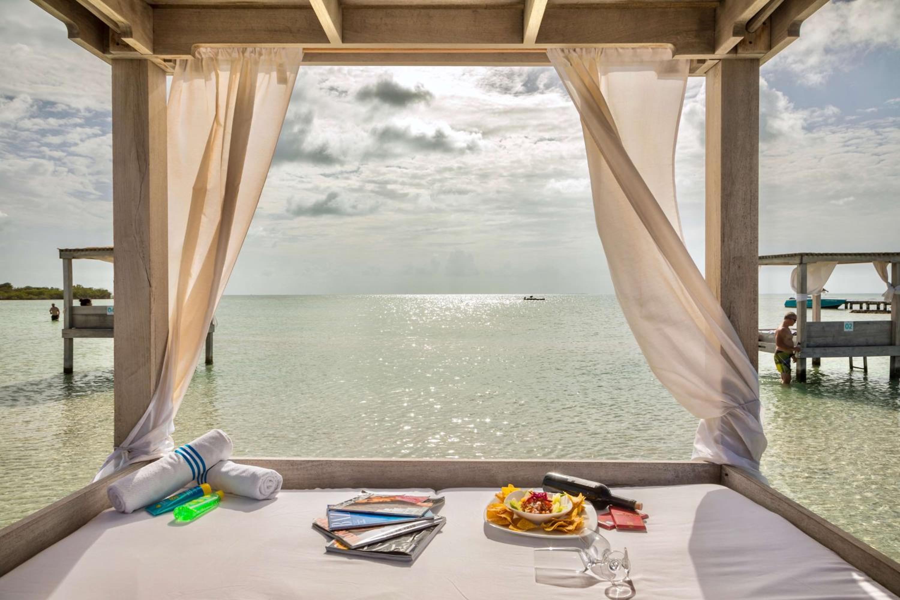 Mahogany Bay Resort and Beach Club, Curio Collection