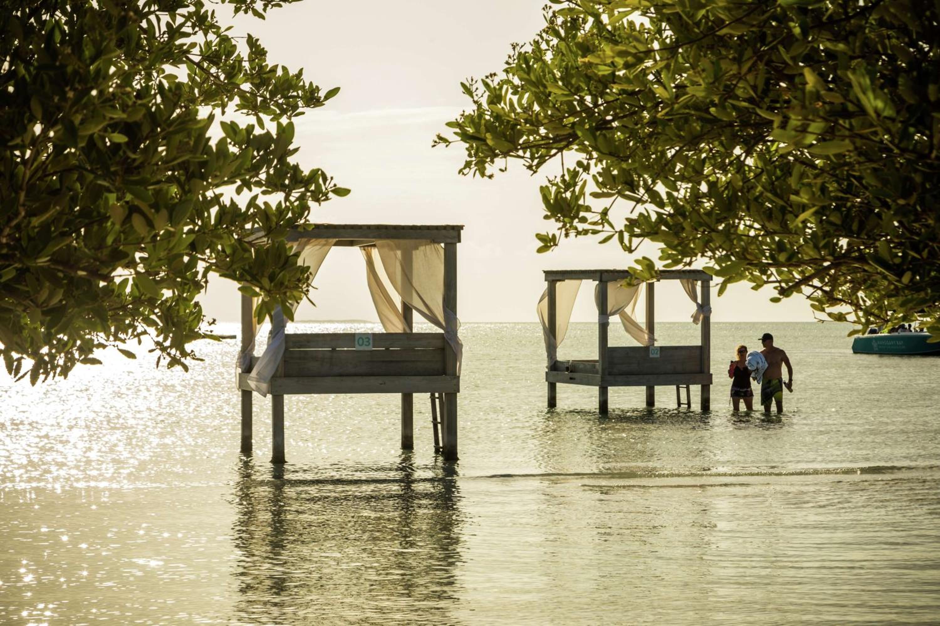 Mahogany Bay Resort and Beach Club, Curio Collection