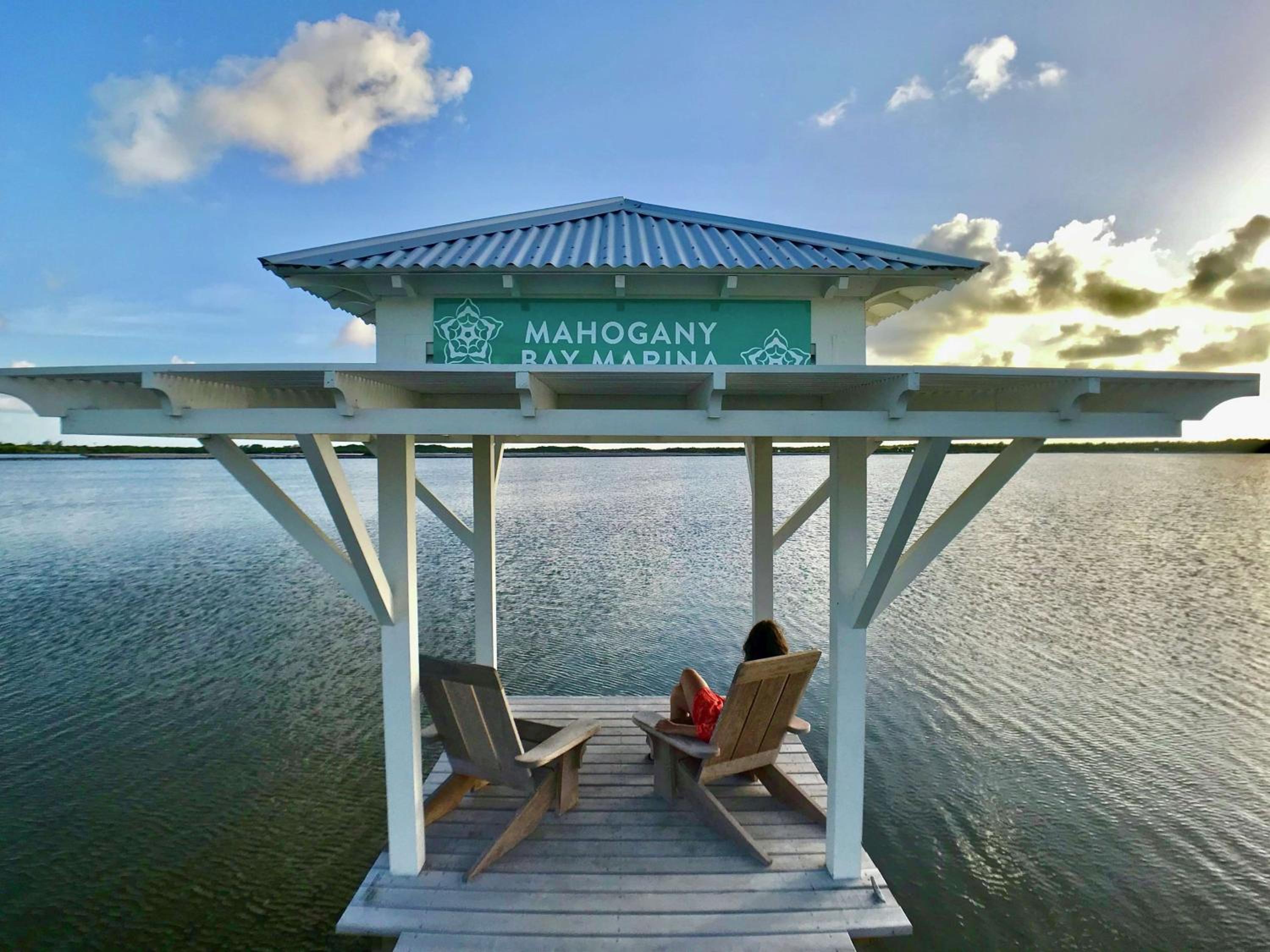 Mahogany Bay Resort and Beach Club, Curio Collection