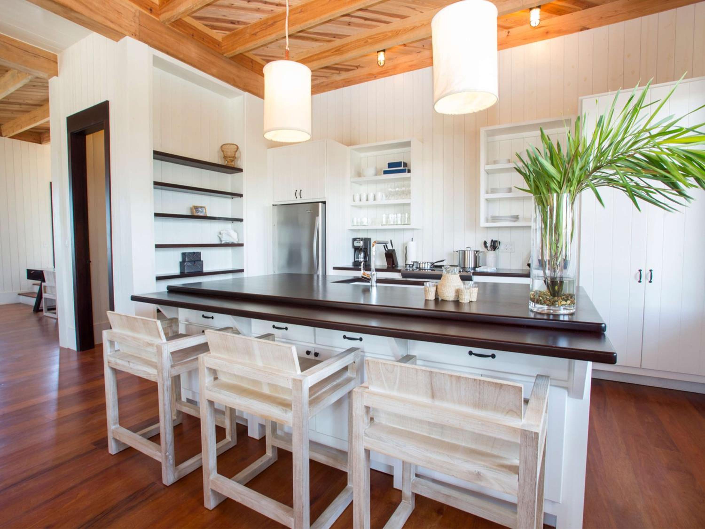 Mahogany Bay Resort and Beach Club, Curio Collection