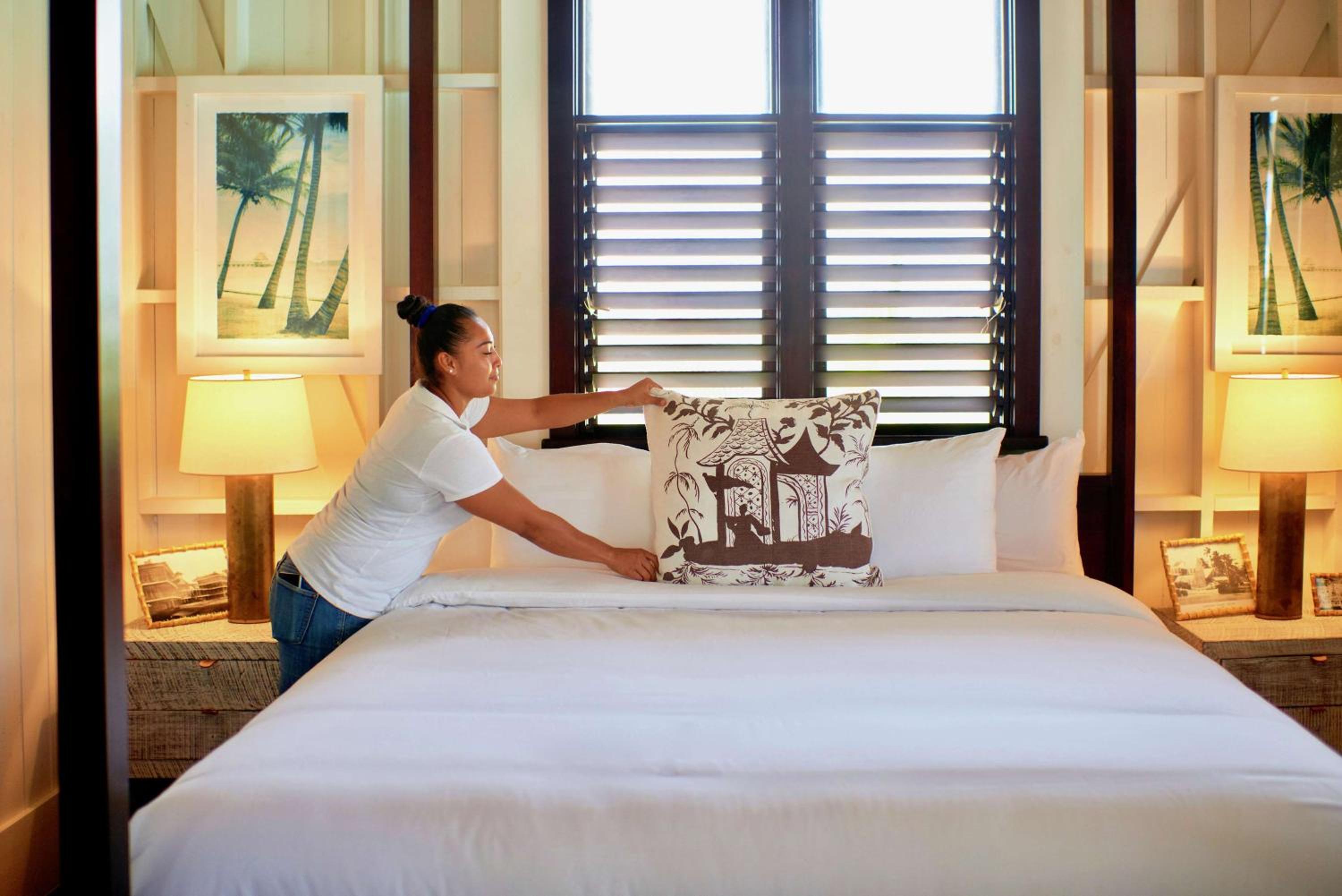 Mahogany Bay Resort and Beach Club, Curio Collection