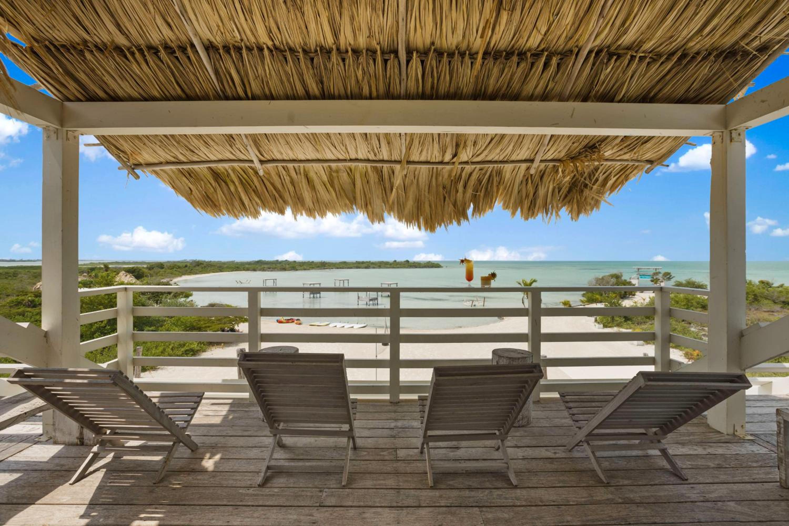 Mahogany Bay Resort and Beach Club, Curio Collection