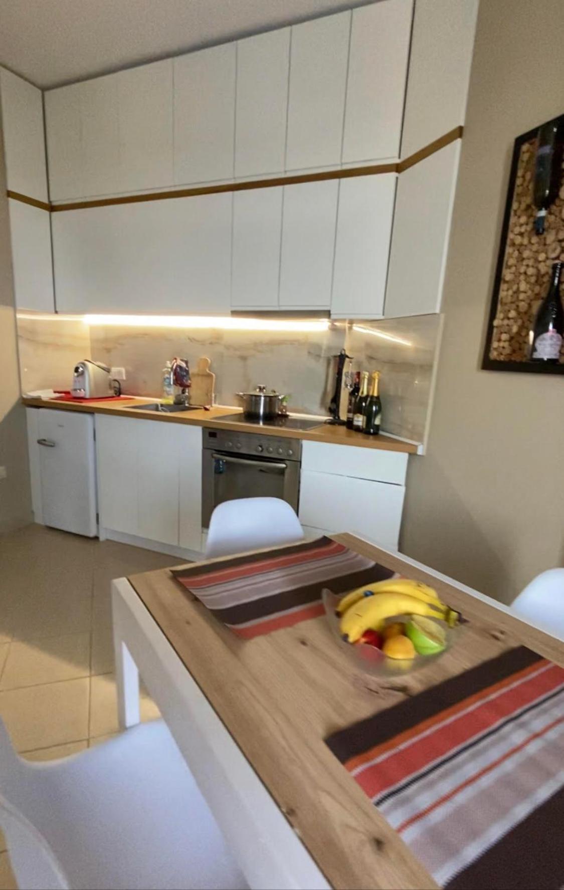AROL Apartment, Golem