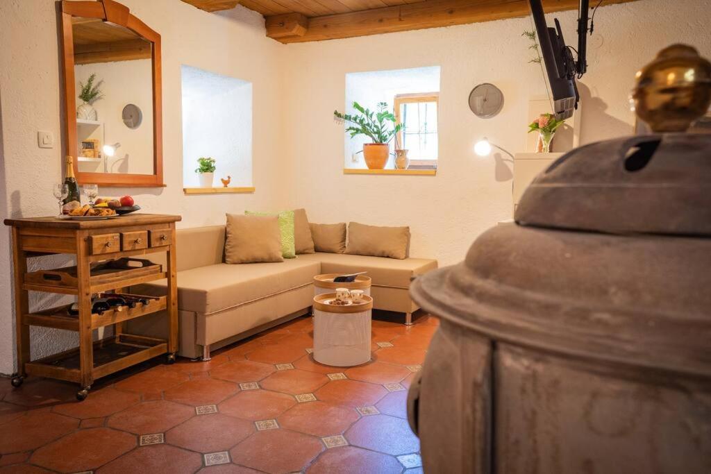 Studio Apartment Pr' Mirotu view 4