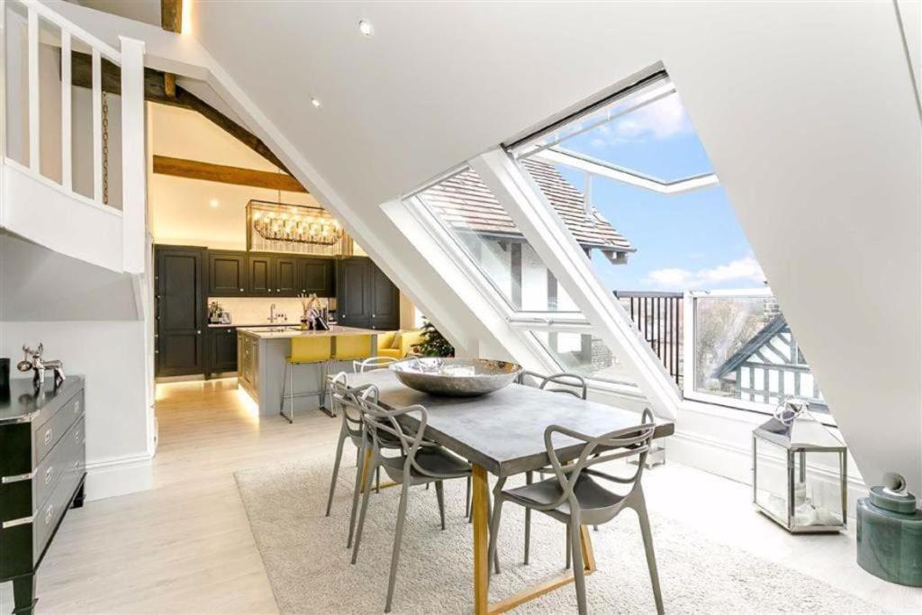Exclusive 3 Bedroom Penthouse - 2 Bath & Mezzanine view 3