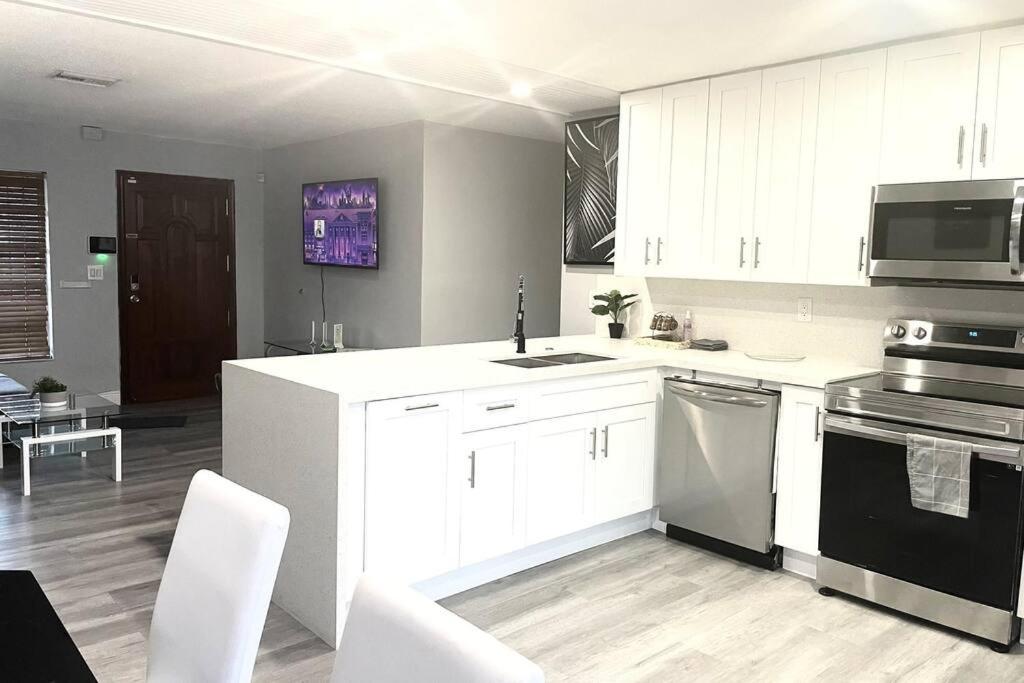 SUPER CLOSE Beach, Airport, port, Downtown, Wynwood