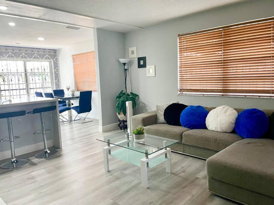 SUPER CLOSE Beach, Airport, port, Downtown, Wynwood