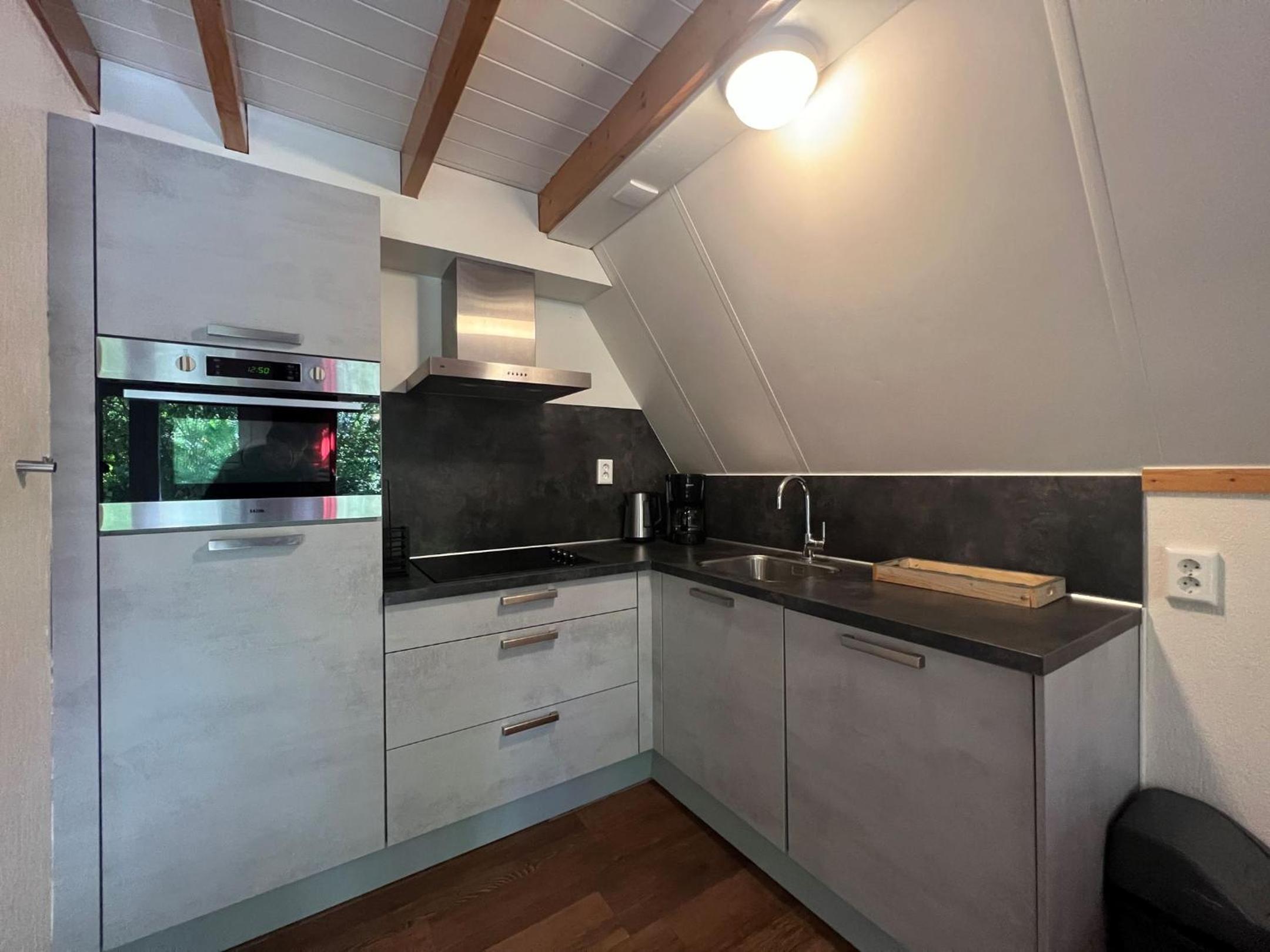 Het Familie Boshuisje - vakantiewoning op prachtig park met veel faciliteiten inc ligbad view 4